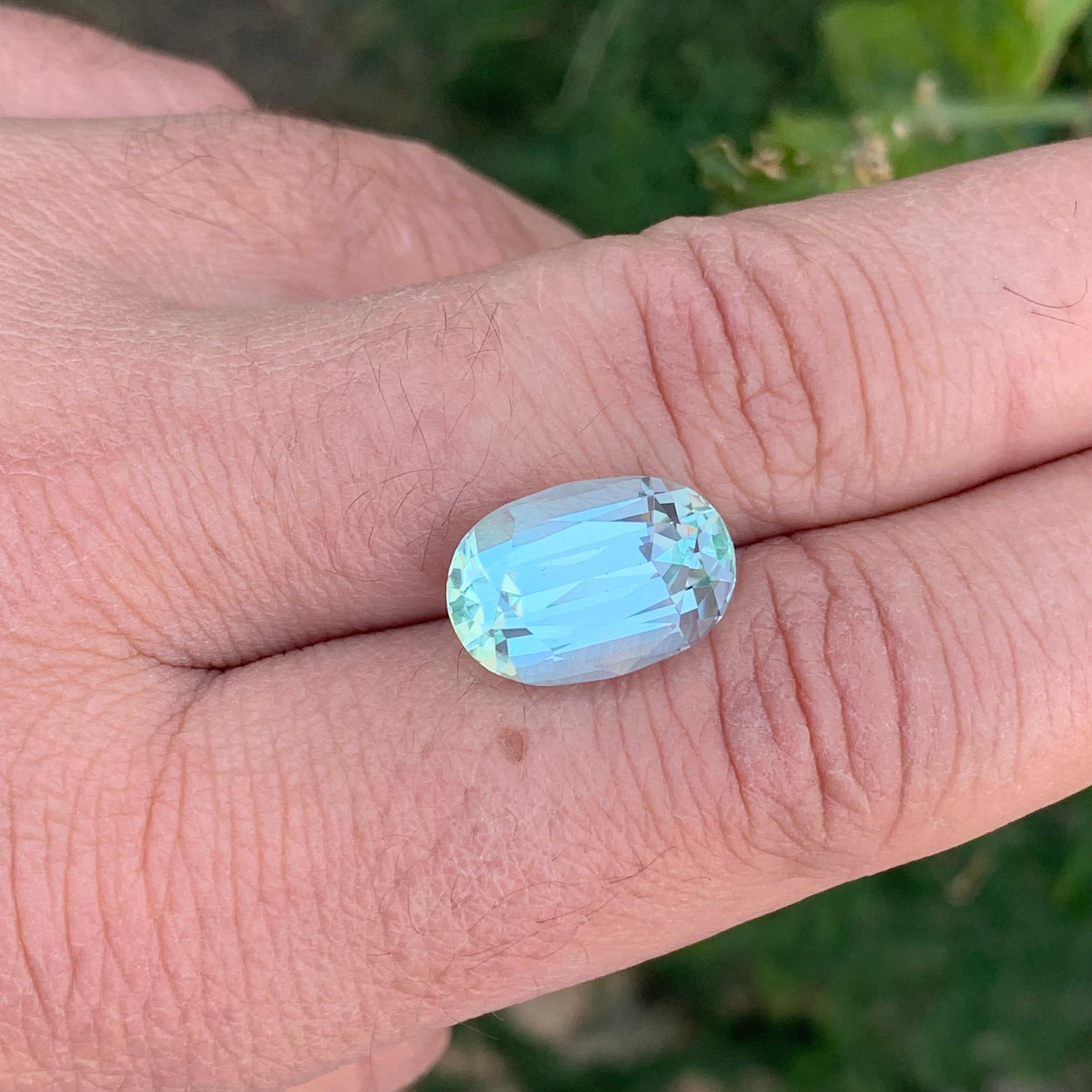 9.65 Carat Natural Loose Seafoam Tourmaline Oval Shape Gemstone (pierre précieuse de forme ovale) en vente 2