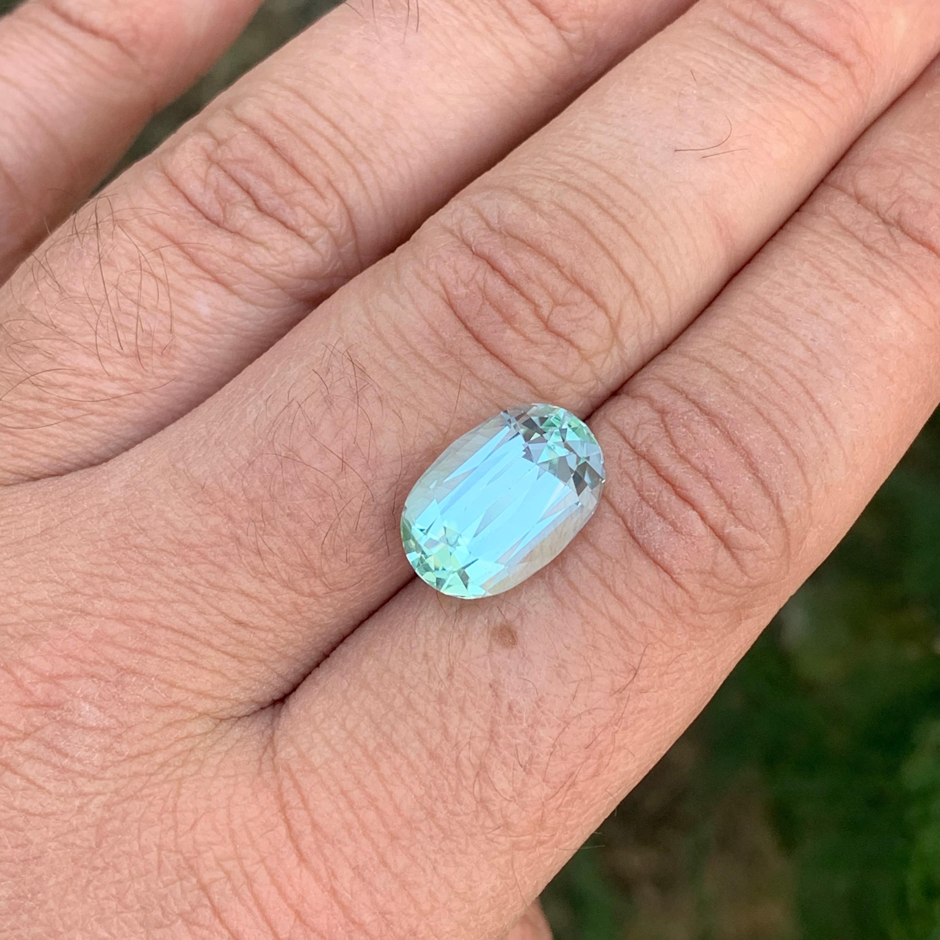 9.65 Carat Natural Loose Seafoam Tourmaline Oval Shape Gemstone (pierre précieuse de forme ovale) en vente 3