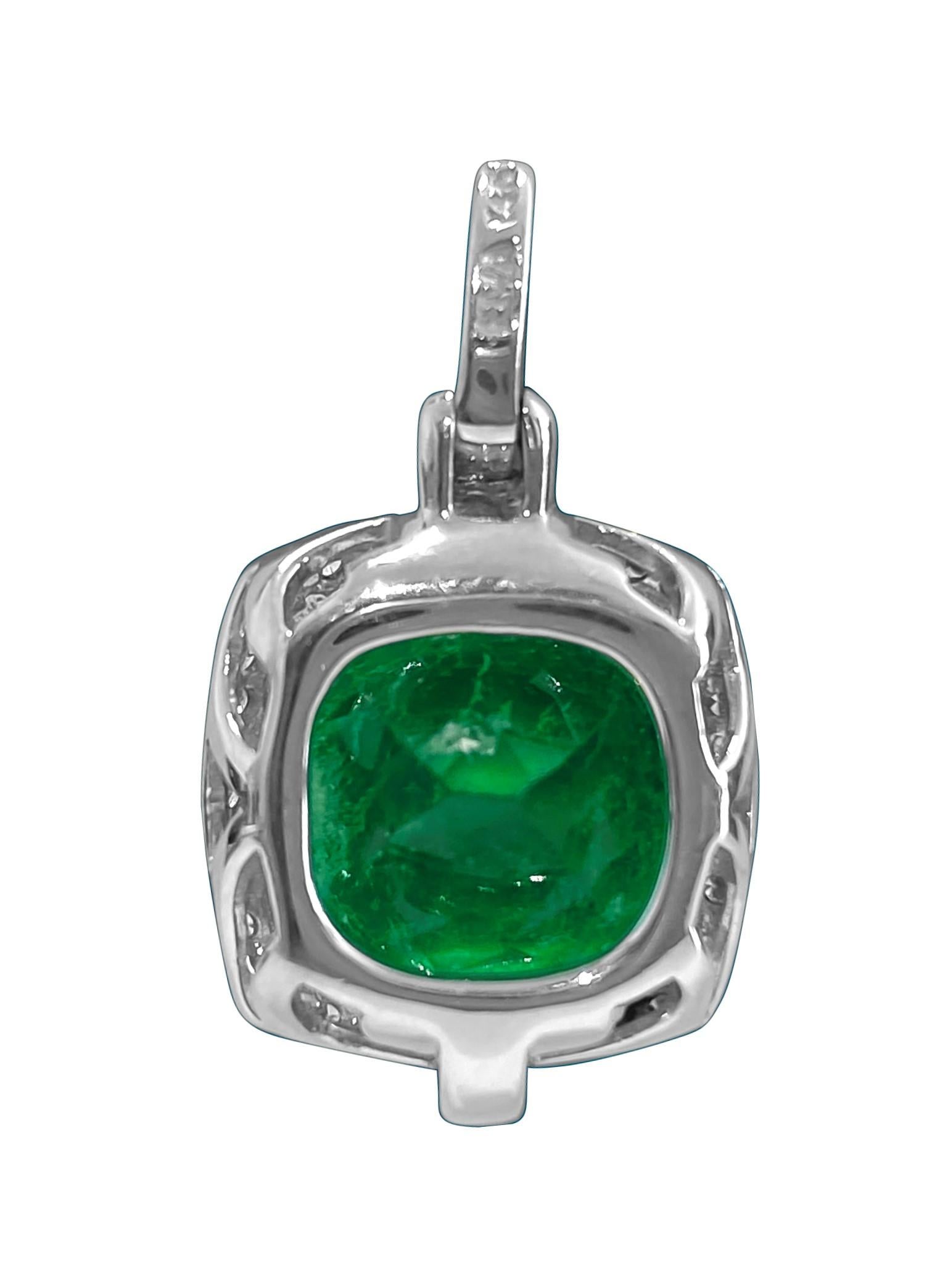 Brilliant Cut 9.65 CT Colombian Emerald & Diamond Necklace, 14K Gold For Sale
