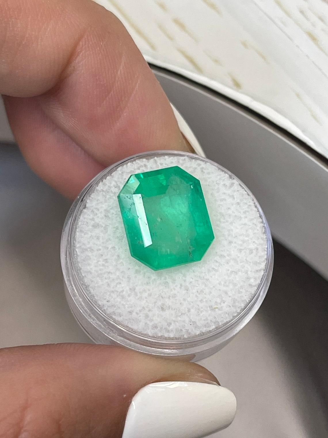 9,66 Karat 14x12 mittelgrüner kolumbianischer Smaragd - Smaragdschliff Mai-Geburtsstein Edelstein Damen im Angebot