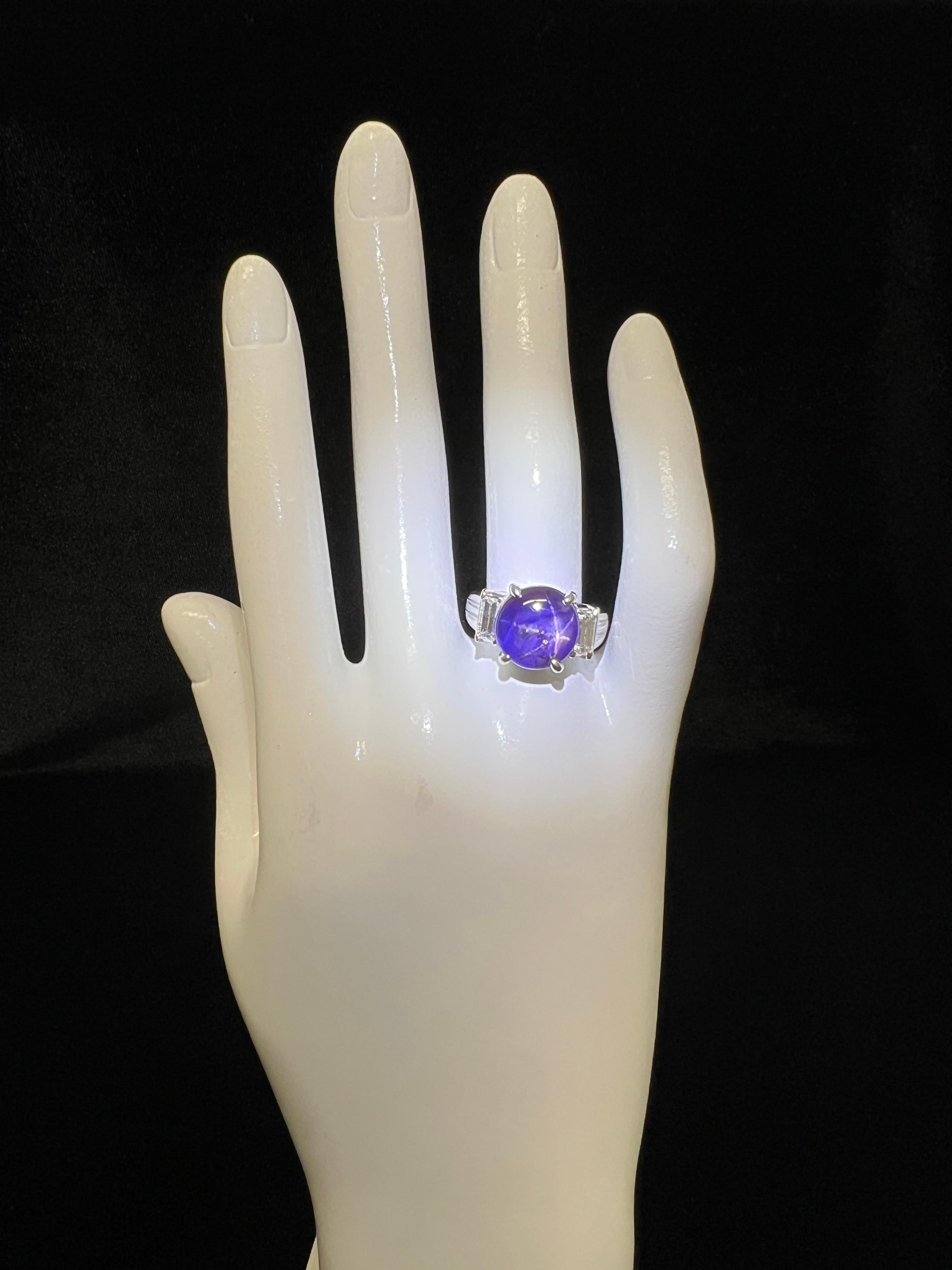 Ring aus Platin mit 9,67 Karat natürlichem lila Sternsaphir und Diamant im Angebot 2