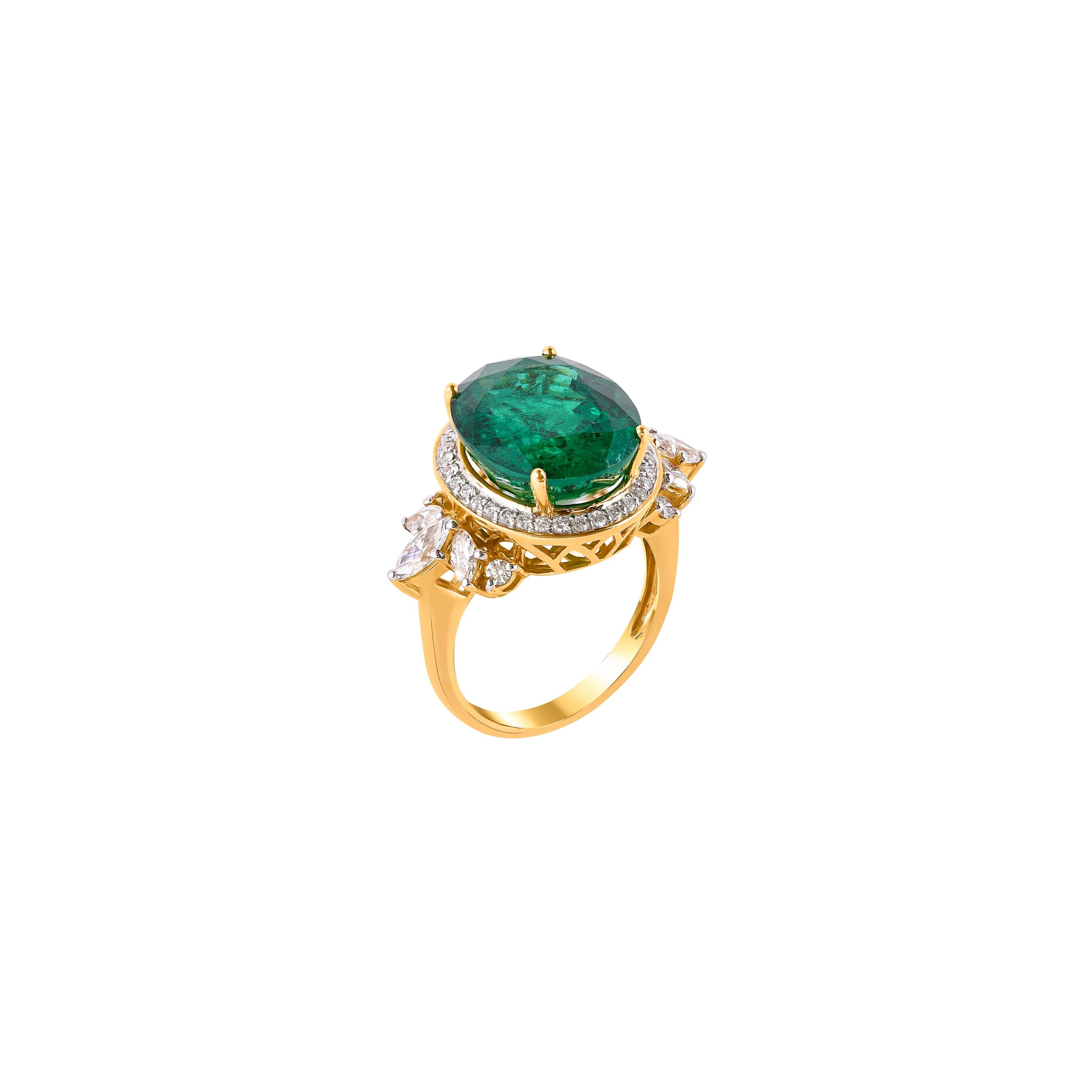 Contemporary GRS Certified 9.6 Carat Zambian Emerald & Diamond Ring in 18Karat Yellow Gold For Sale