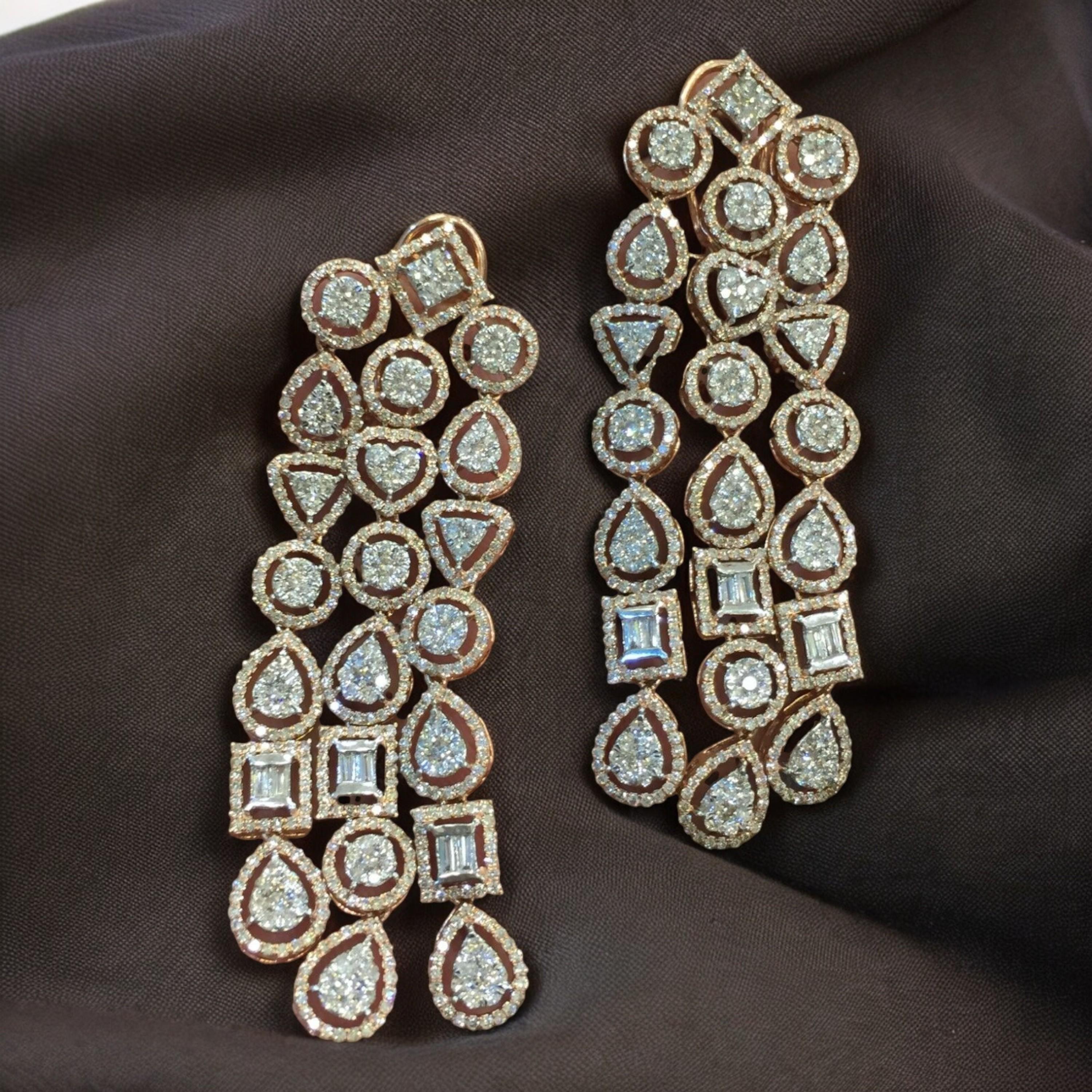 Taglio rotondo 9,67 carati F/VS1 Diamanti tondi a forma di baguette Orecchini a lampadario in oro rosa 14K in vendita