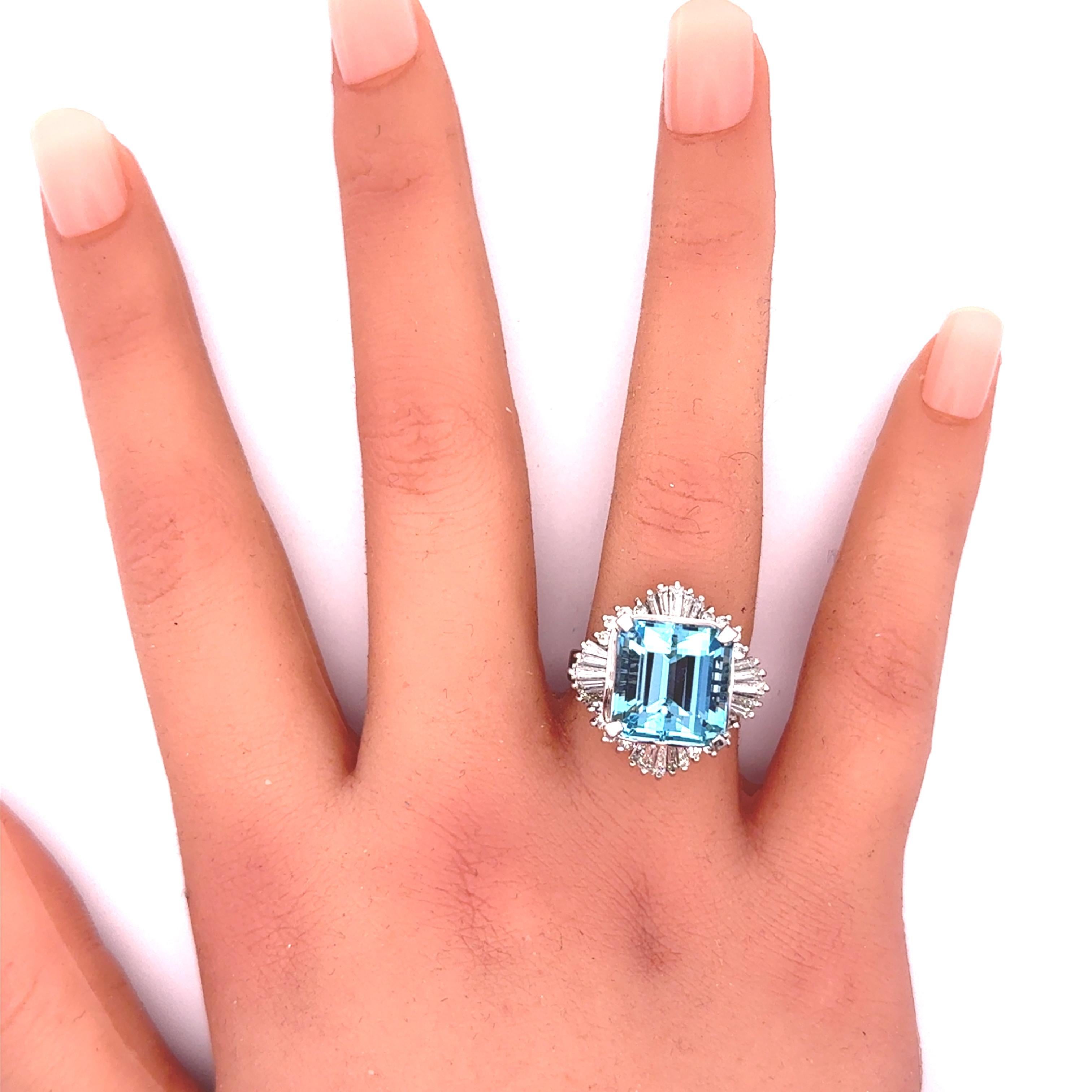 Taille émeraude Bague ballerine Santa Maria en platine avec aigue-marine et diamants 9,68 carats en vente