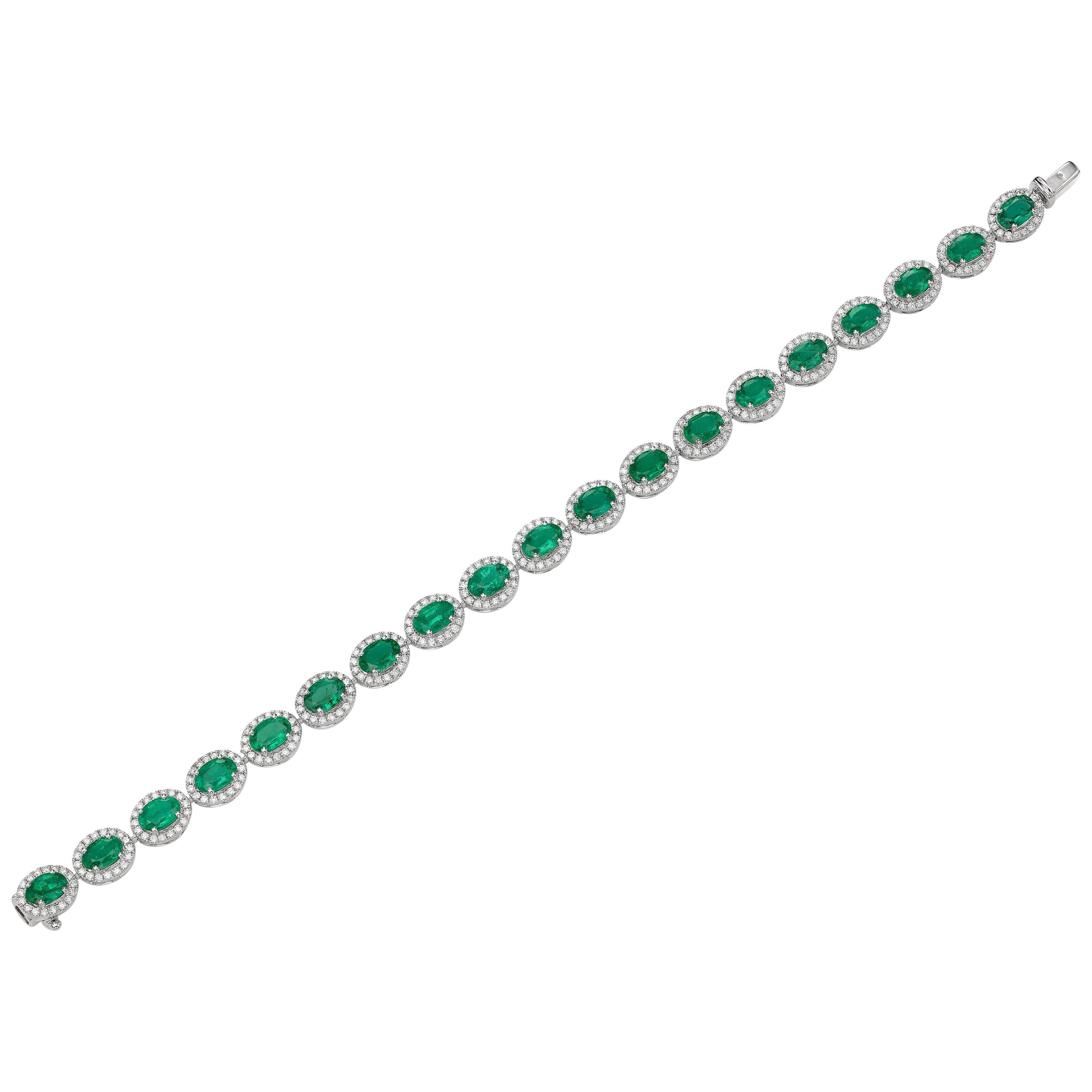 9.69 Carat Oval Emerald Diamond 18 Karat White Gold Bracelet Bangle