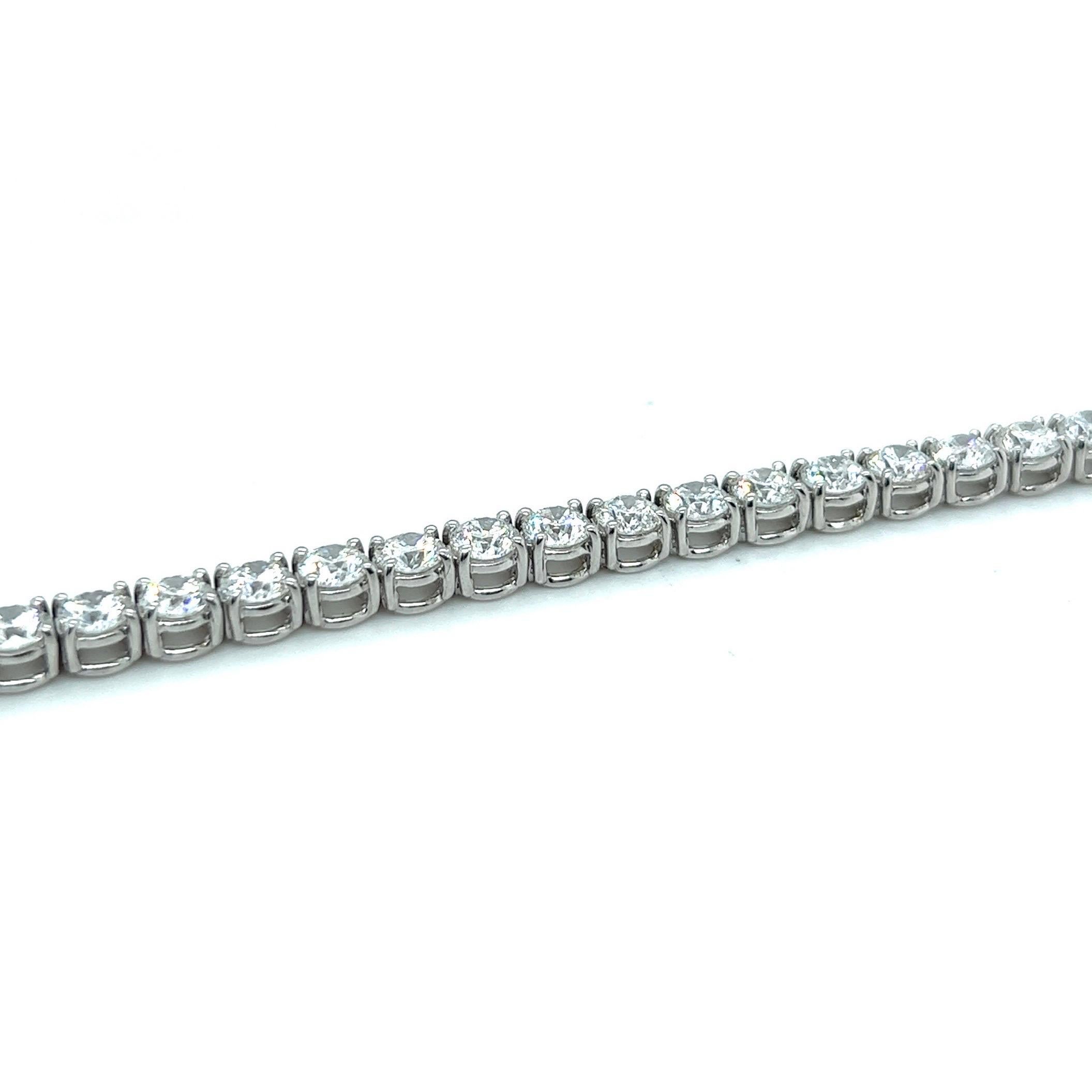 Elegant 9.69 carats brilliant-cut diamonds and 18 karat white gold tennis/rivière bracelet.

Crafted in 18 karat white gold and designed as a line of 42 high quality brilliant-cut diamonds, D - E / VS, totalling 9.69 carats. The bracelet closes with