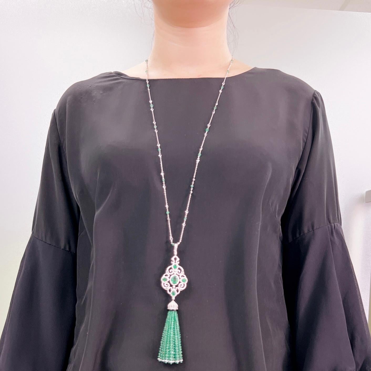96.93 Carats Emerald Diamond and Onyx Tassel Necklace Set on 18 Karat White Gold In New Condition For Sale In Wan Chai District, HK
