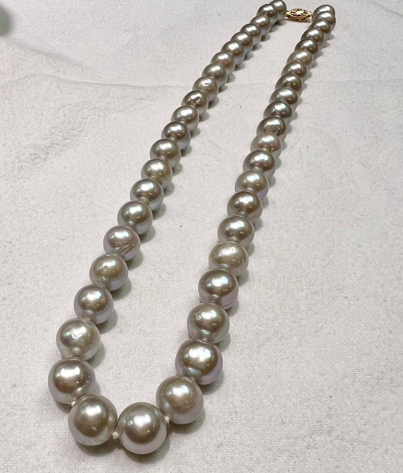 Akoya Pearls with 14k Yellow Gold Fish Hook In Excellent Condition For Sale In LA, CA