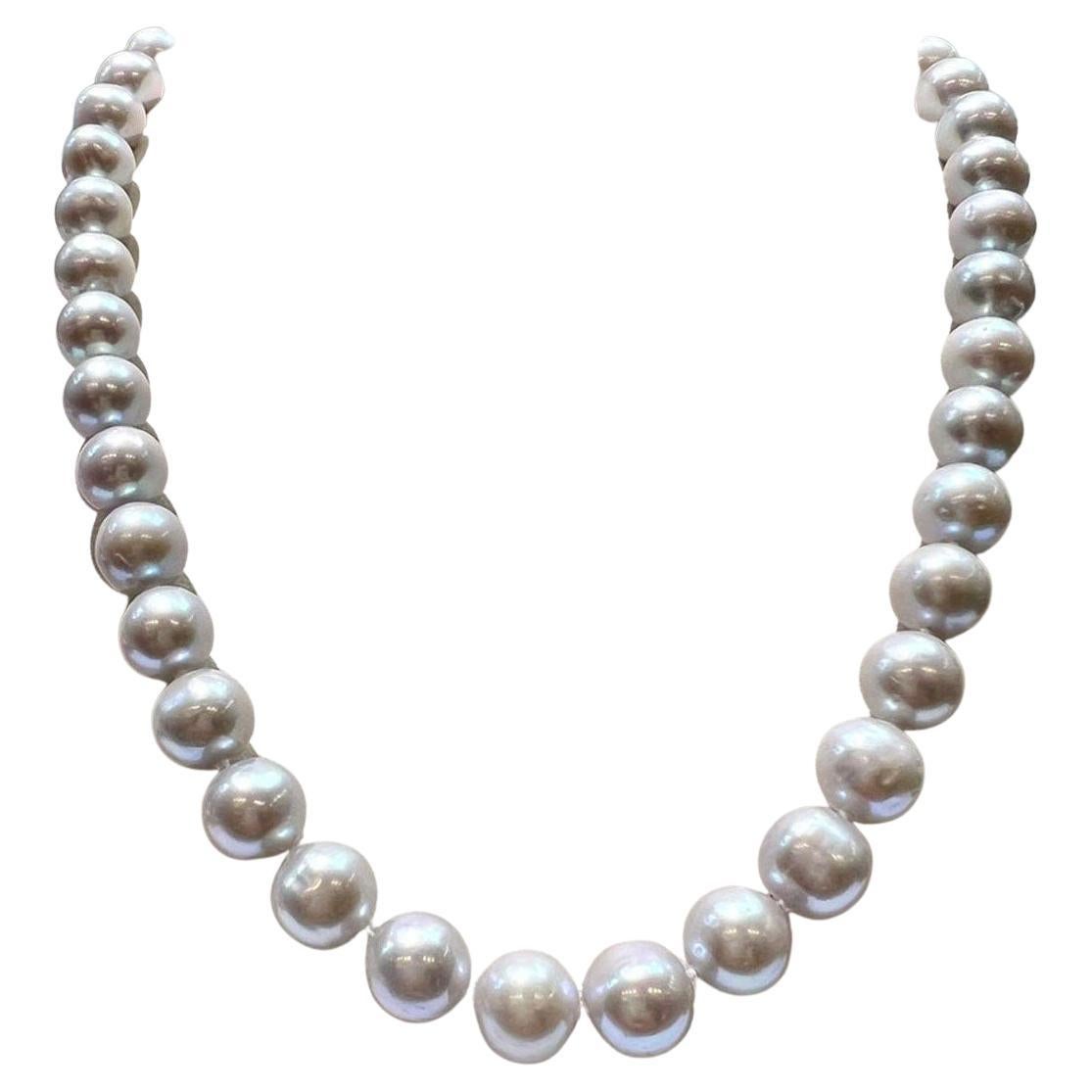 Akoya Pearls with 14k Yellow Gold Fish Hook For Sale