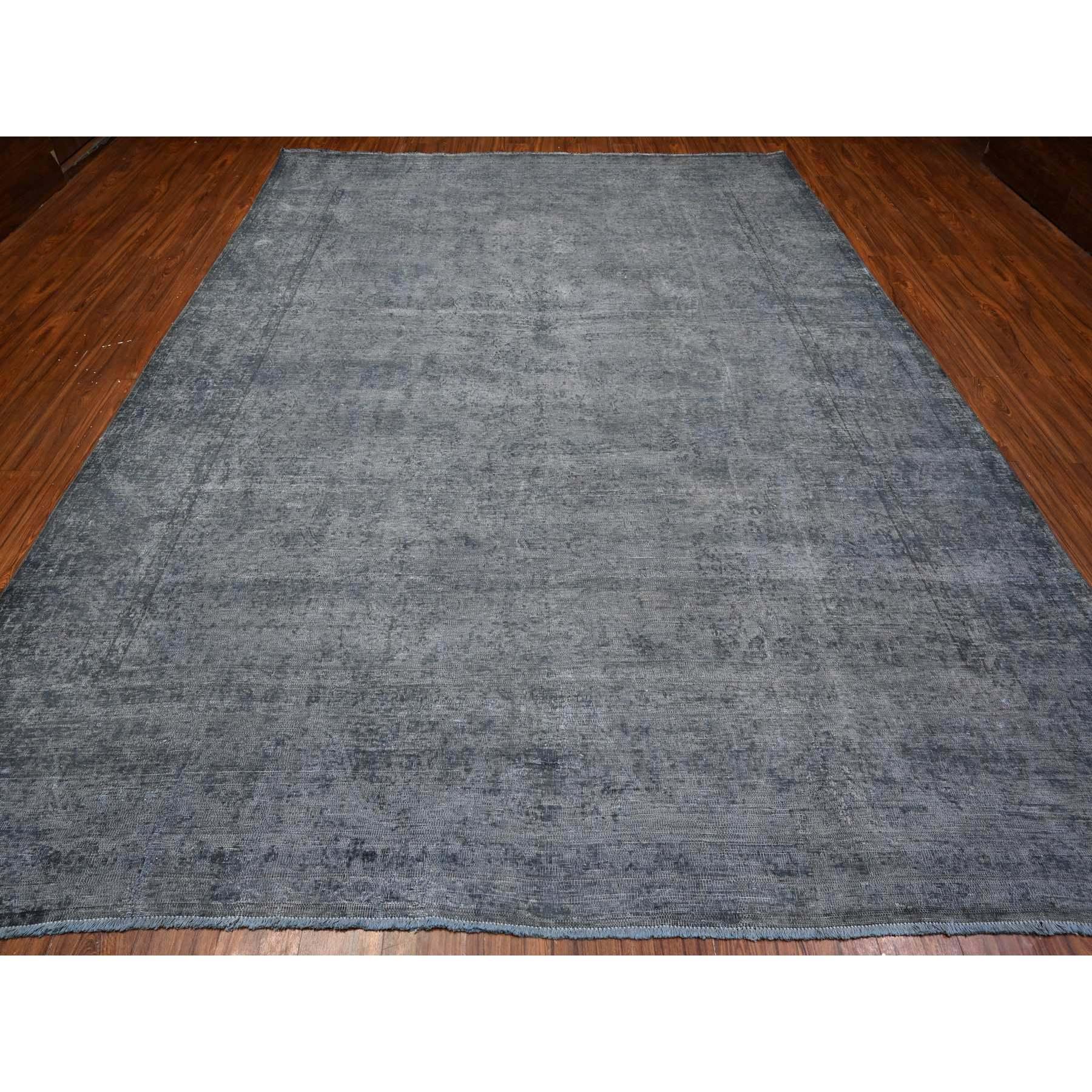 Dies ist eine wirklich echte one-of-a-kind Vintage Zoroastrian Karman, handgeknüpft, reine Wolle, Orientteppich. Es wurde monatelang von erfahrenen Kunsthandwerkern in jahrhundertealten Webtechniken geknüpft.
Primäre MATERIALIEN: Wolle
Latex:
