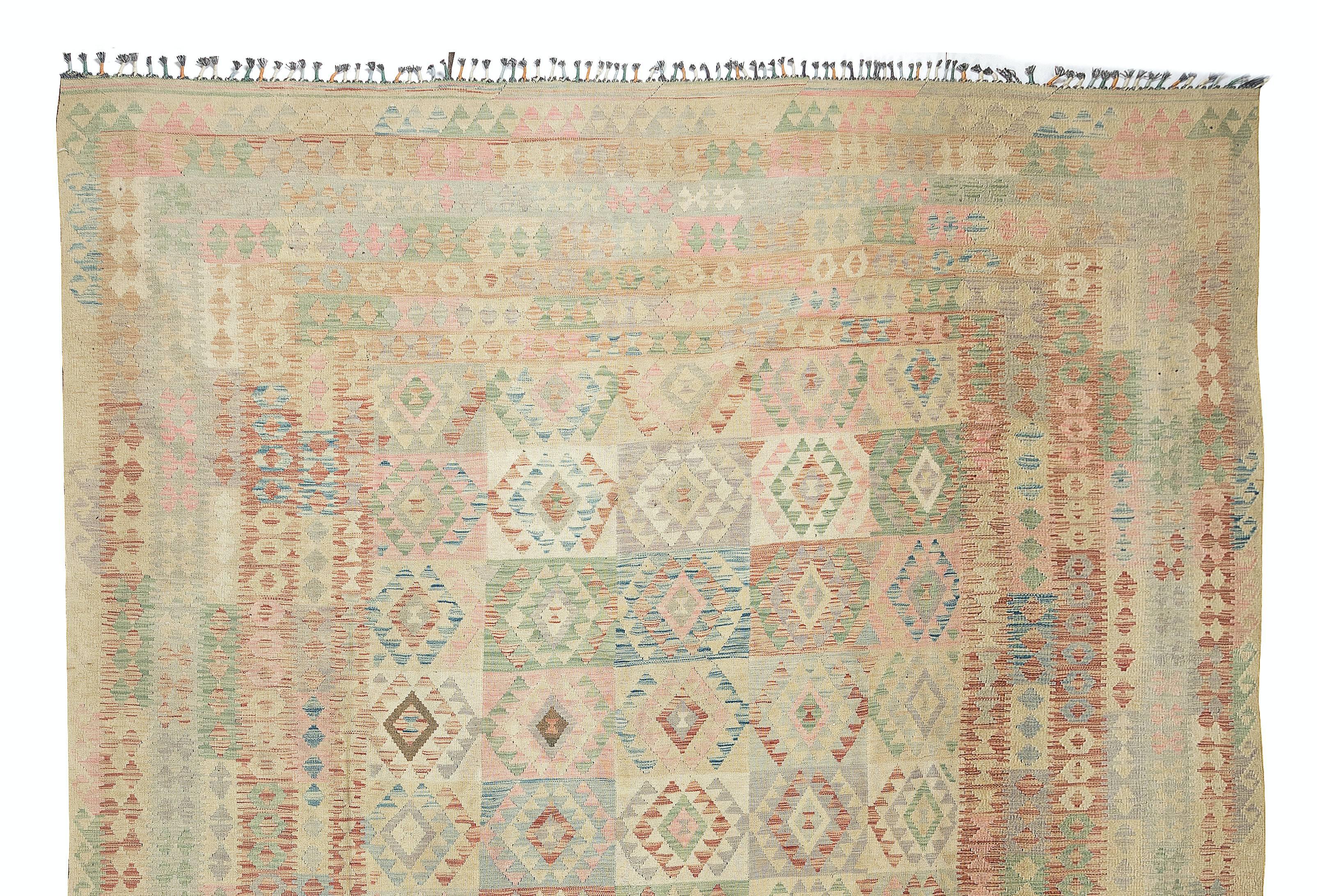 Tissé à la main 9.6x13.3 Ft Vintage Turkish Kilim Rug, Flatweave Wool Carpet, Soft Pastel Colors en vente