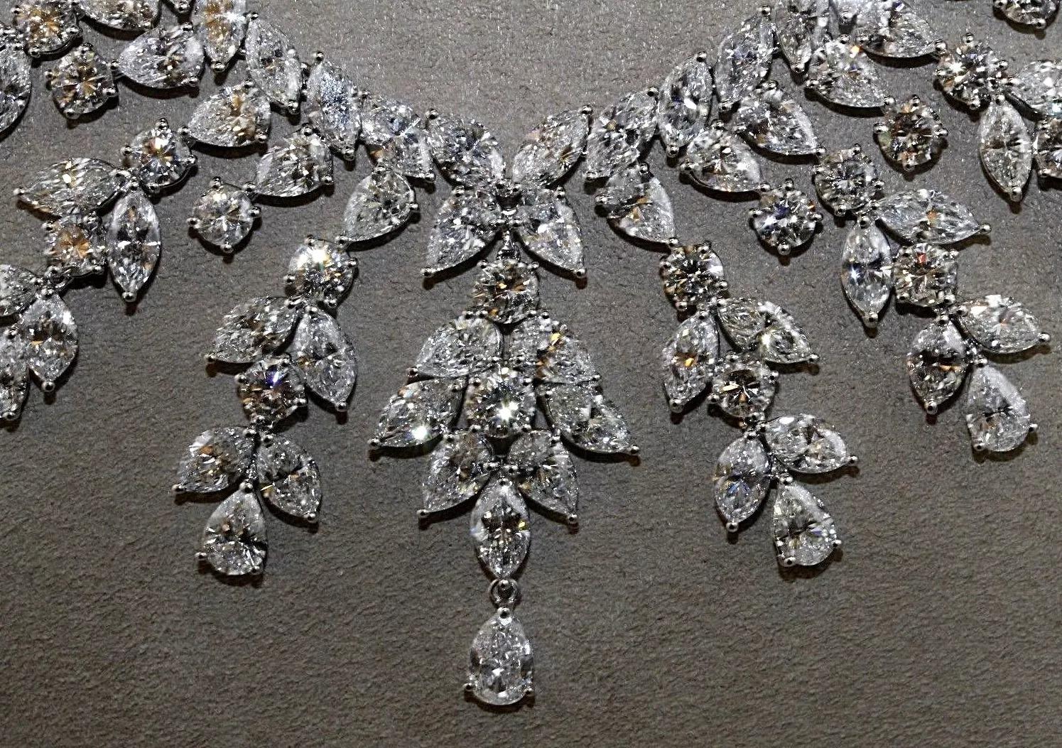 97 Carat Multi-Shape Diamond Graduated Cluster Collar Necklace For Sale 1