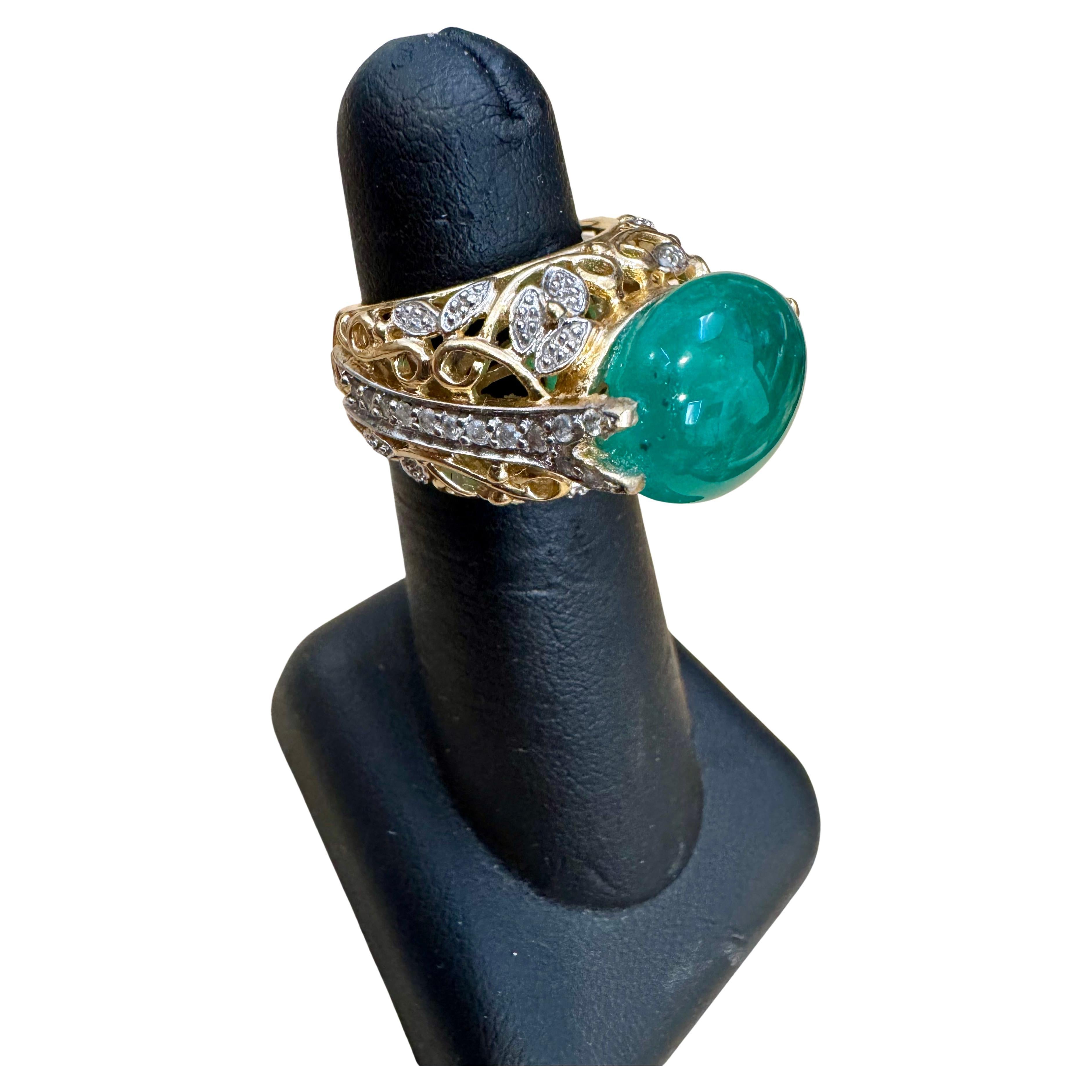 9,7 Karat sambischer Smaragd  Cabochon + Diamant-Cocktailring 14 Karat Gelbgold im Angebot 2