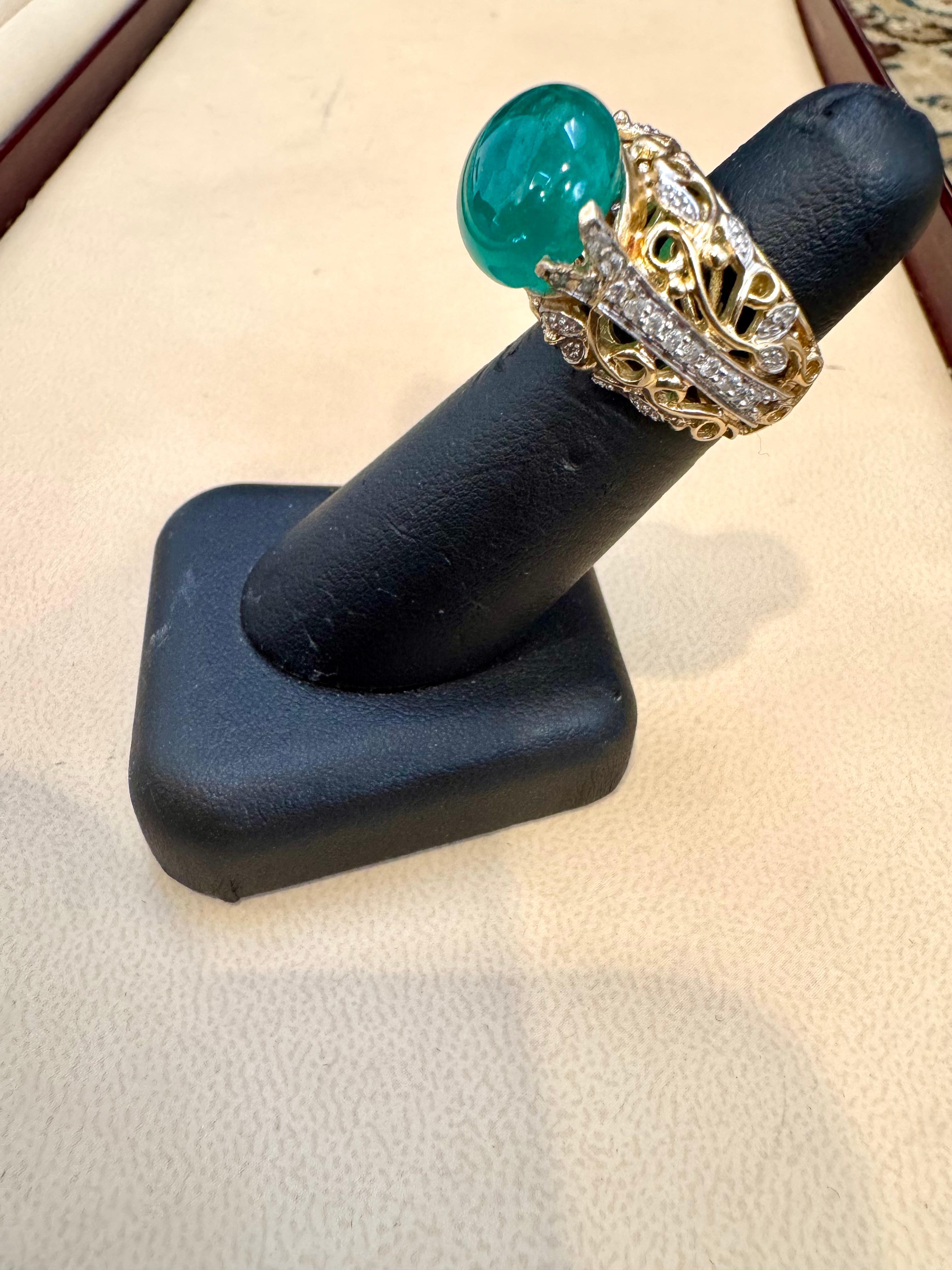 9,7 Karat sambischer Smaragd  Cabochon + Diamant-Cocktailring 14 Karat Gelbgold im Angebot 3