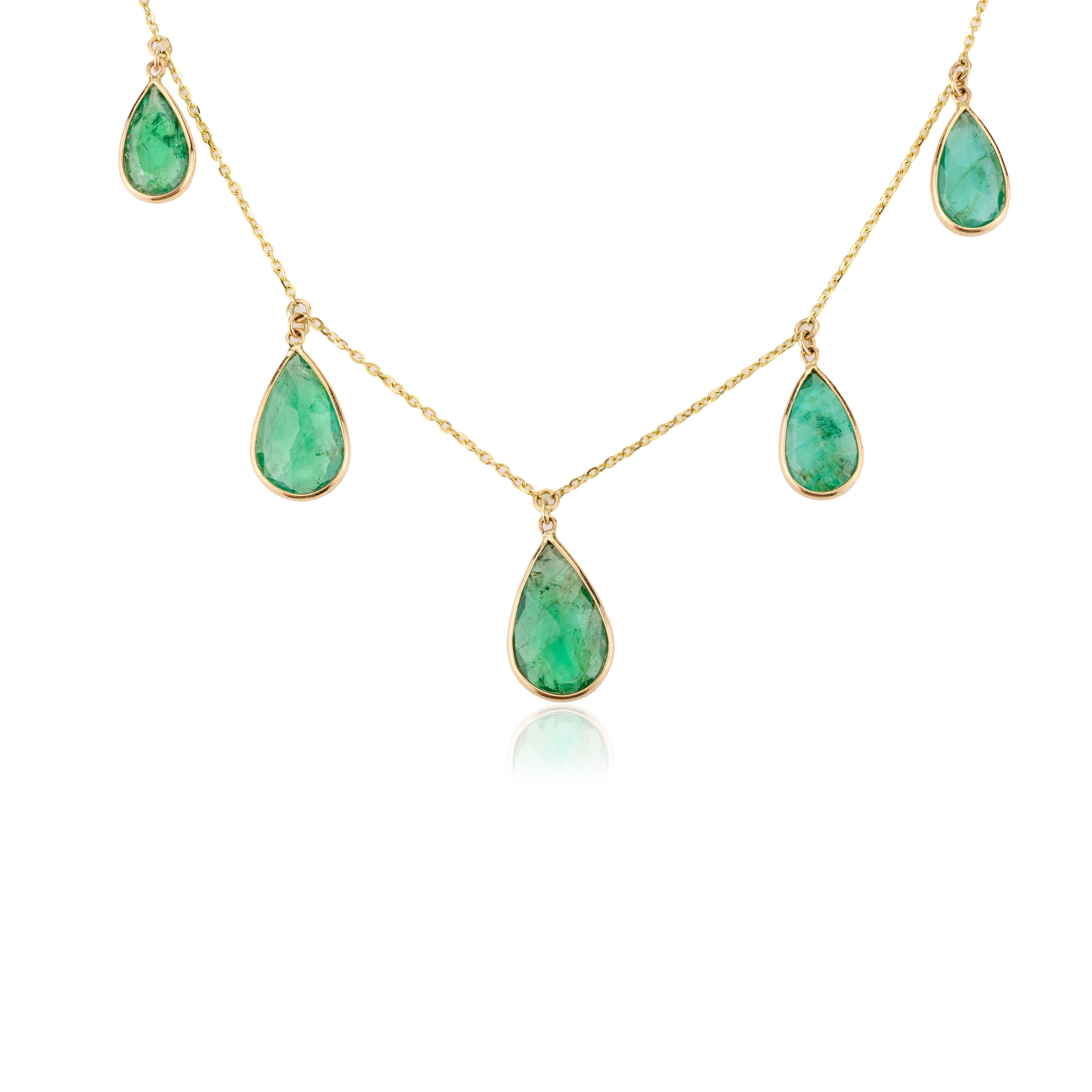9.7 CTW Deep Green Emerald Charm Chain Necklace Birthday Gift in 18k Yellow Gold In New Condition For Sale In New York, NY