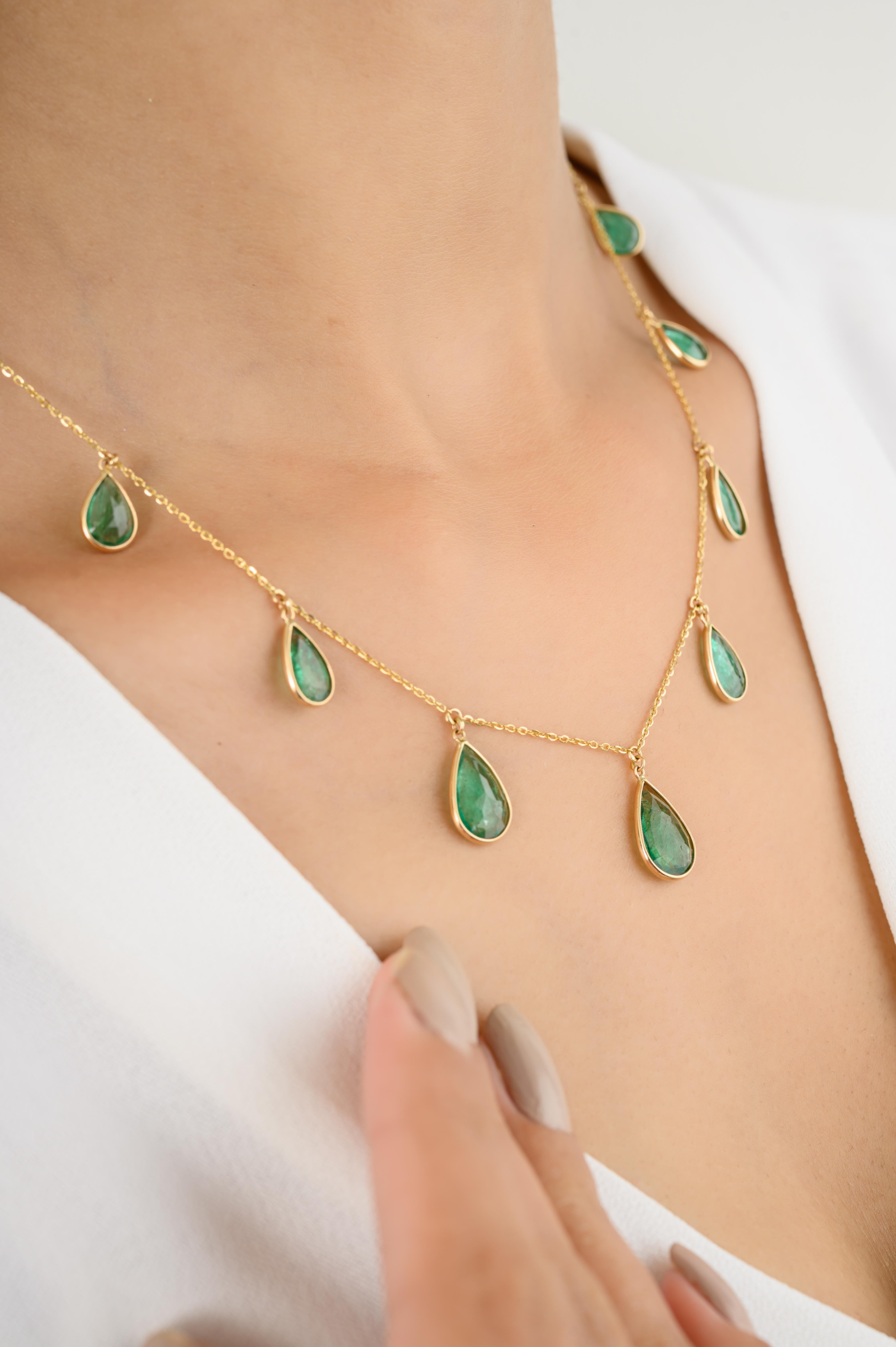 Women's 9.7 CTW Deep Green Emerald Charm Chain Necklace Birthday Gift in 18k Yellow Gold For Sale