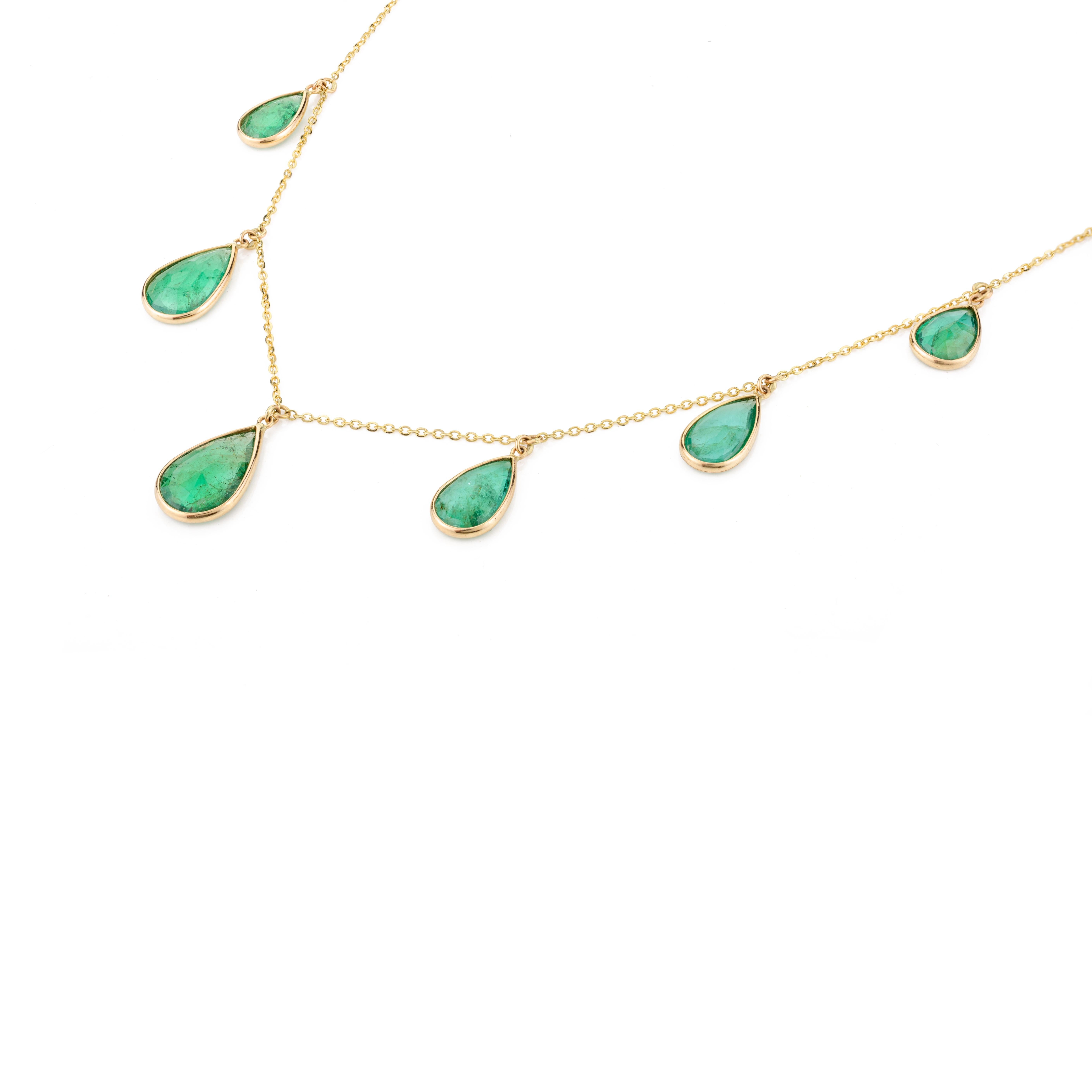 9.7 CTW Deep Green Emerald Charm Chain Necklace Birthday Gift in 18k Yellow Gold For Sale 1