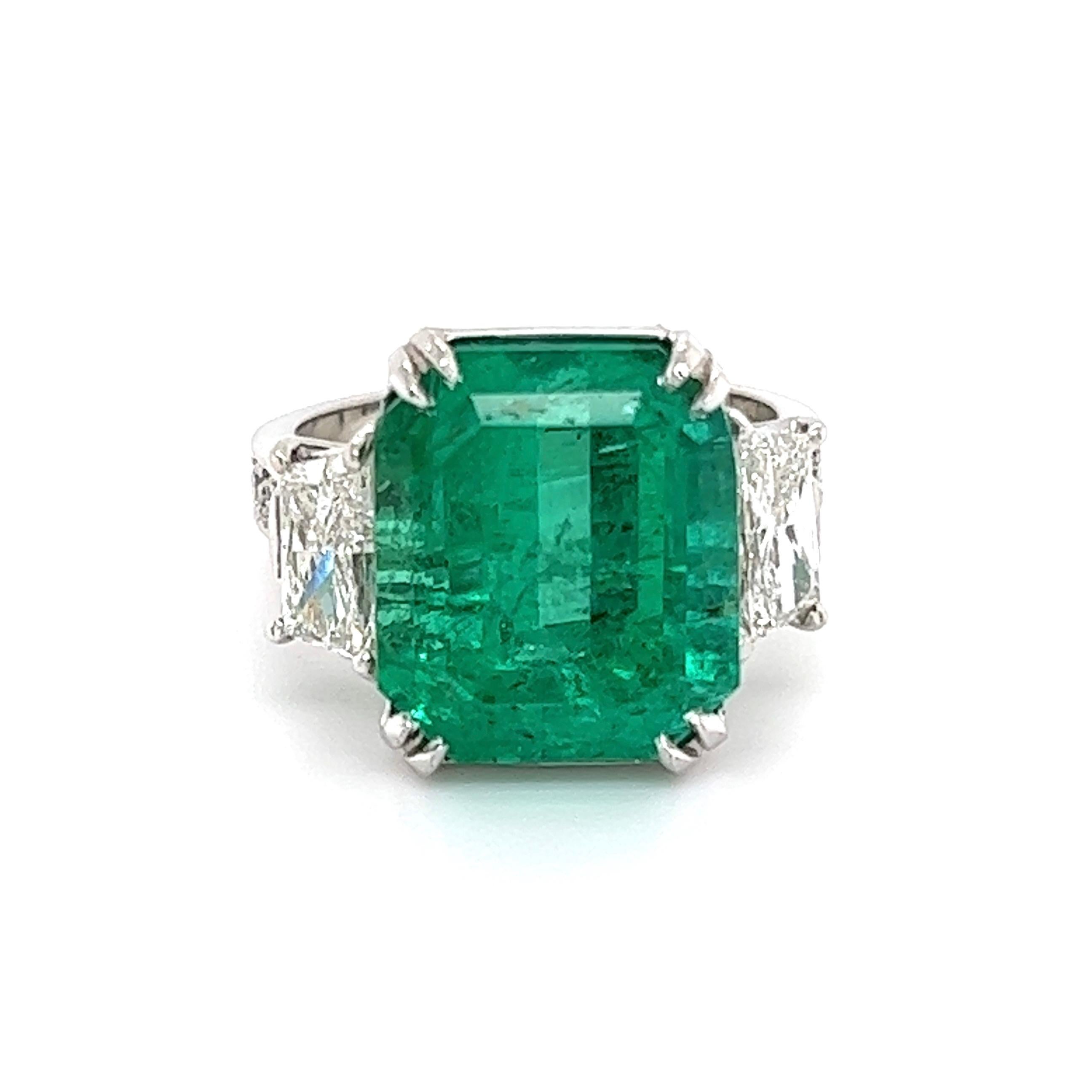 9.70 Carat GIA Colombian Emerald and Diamond Platinum Ring Estate Fine Jewelry In Excellent Condition For Sale In Montreal, QC