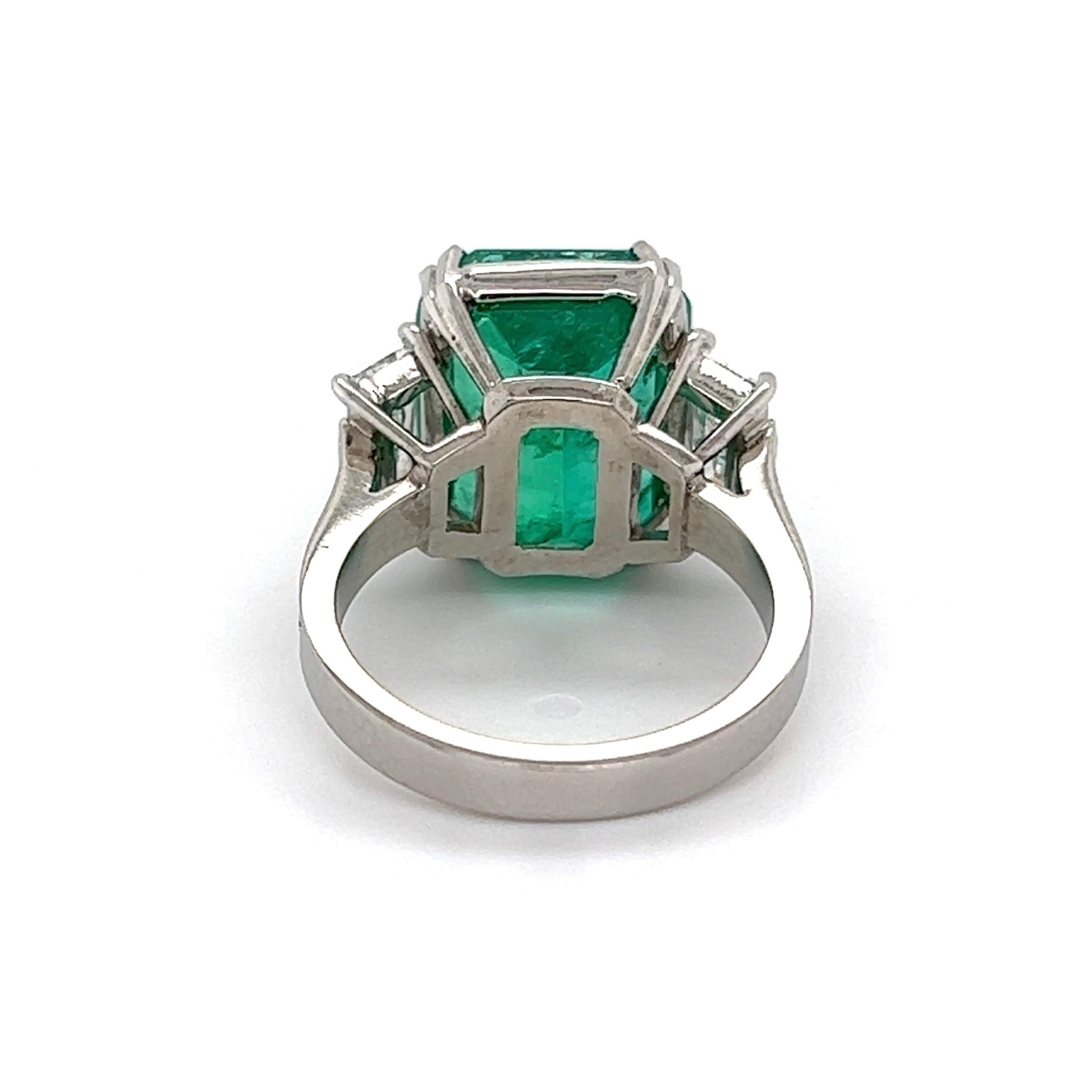 Women's 9.70 Carat GIA Colombian Emerald and Diamond Platinum Ring Estate Fine Jewelry For Sale