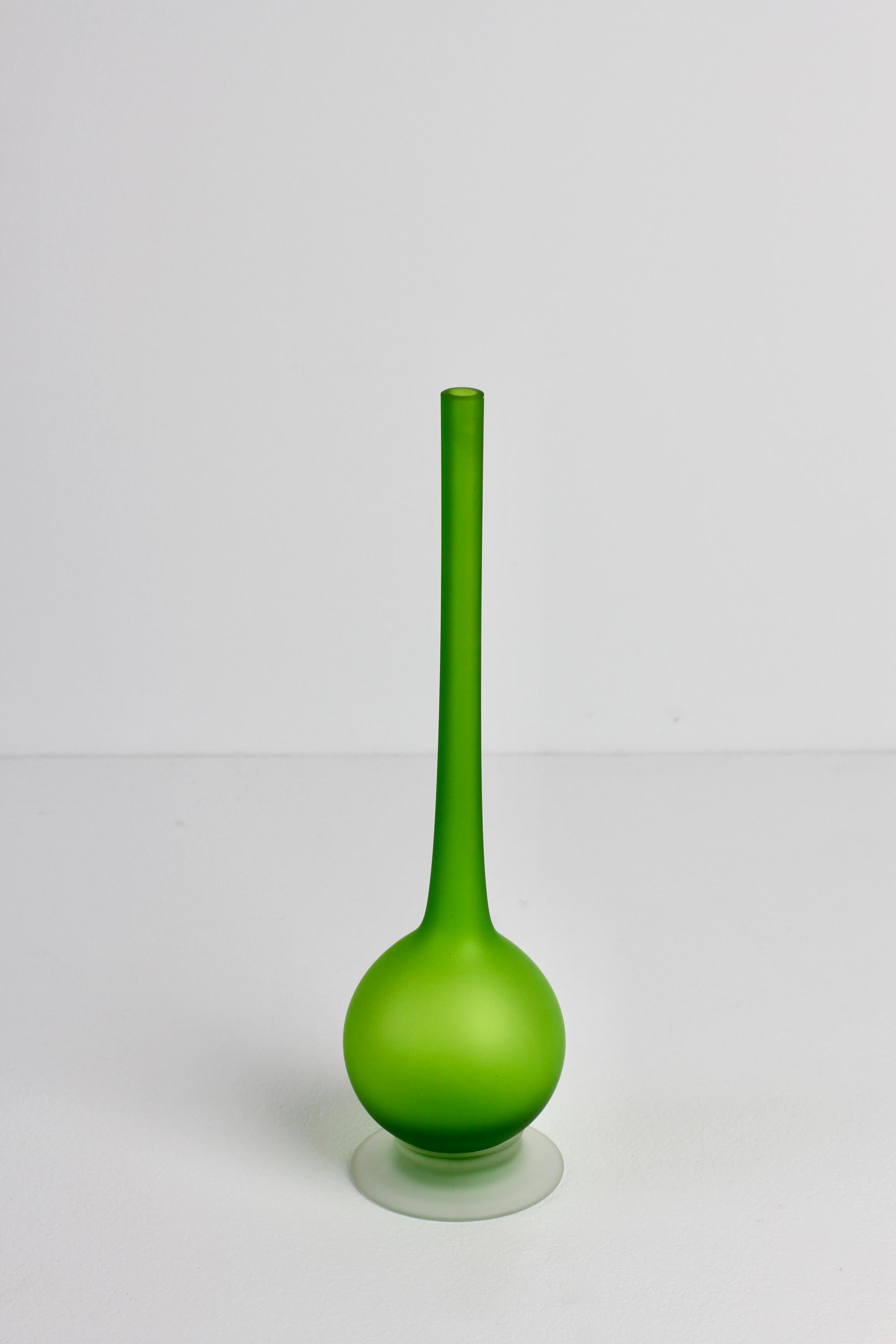 Mid-Century Modern 1970s Colorful Green Carlo Moretti Satinato Italian Murano Glass Pencil Vase For Sale