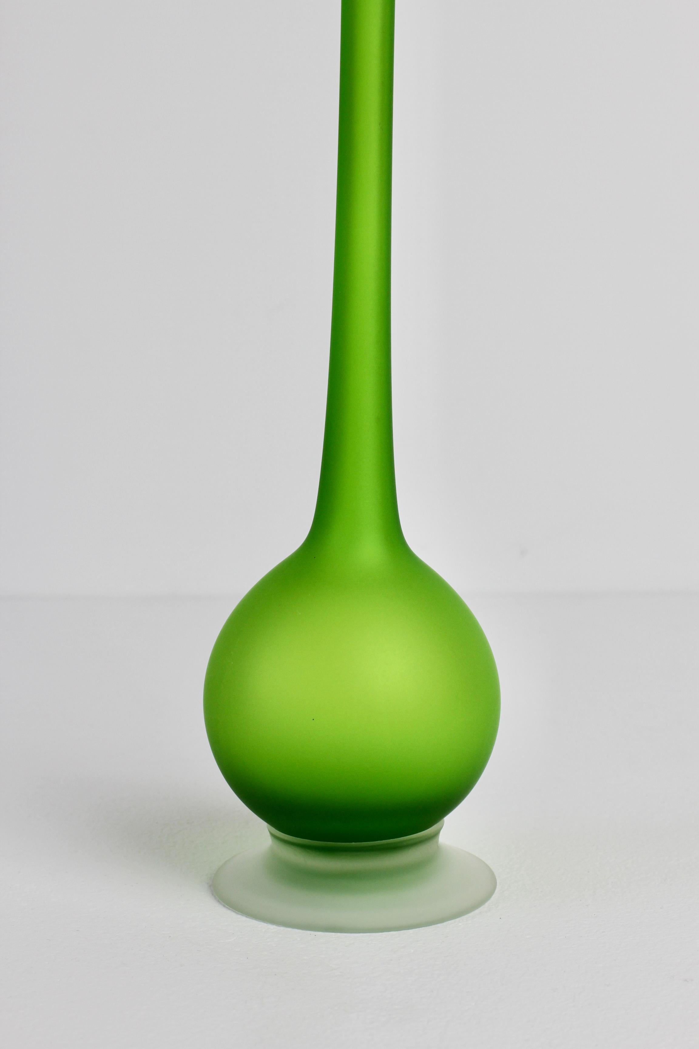 1970s Colorful Green Carlo Moretti Satinato Italian Murano Glass Pencil Vase For Sale 3