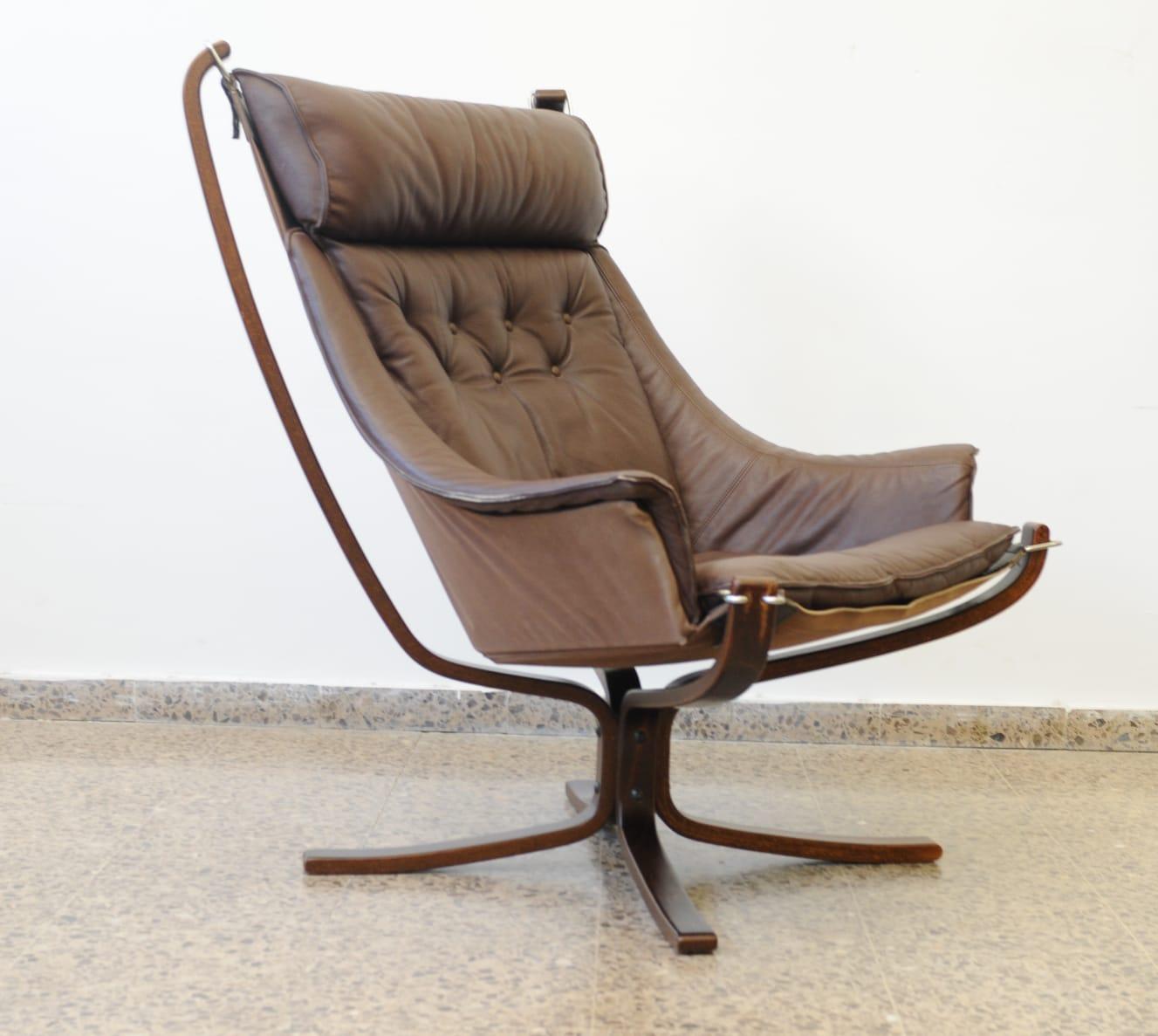 Schöne skandinavisch gestaltete Lounge Falcon Stühle von Sigurd Ressell ca. Anfang bis Mitte der 1970er Jahre
Das Modell 