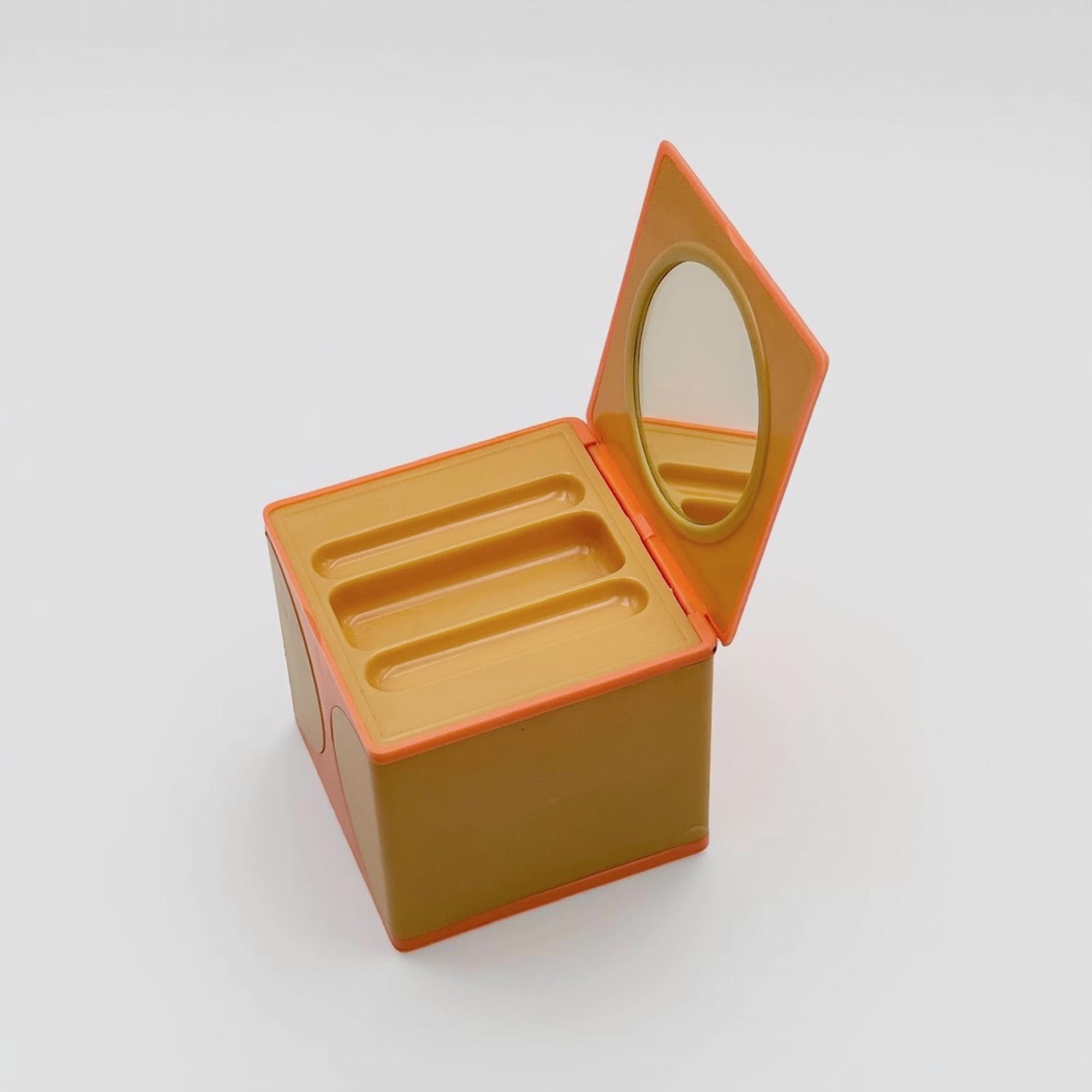 970s Italian Vanity Box – Space Age Plastic Cube with Mirror and Storage For Sale 4