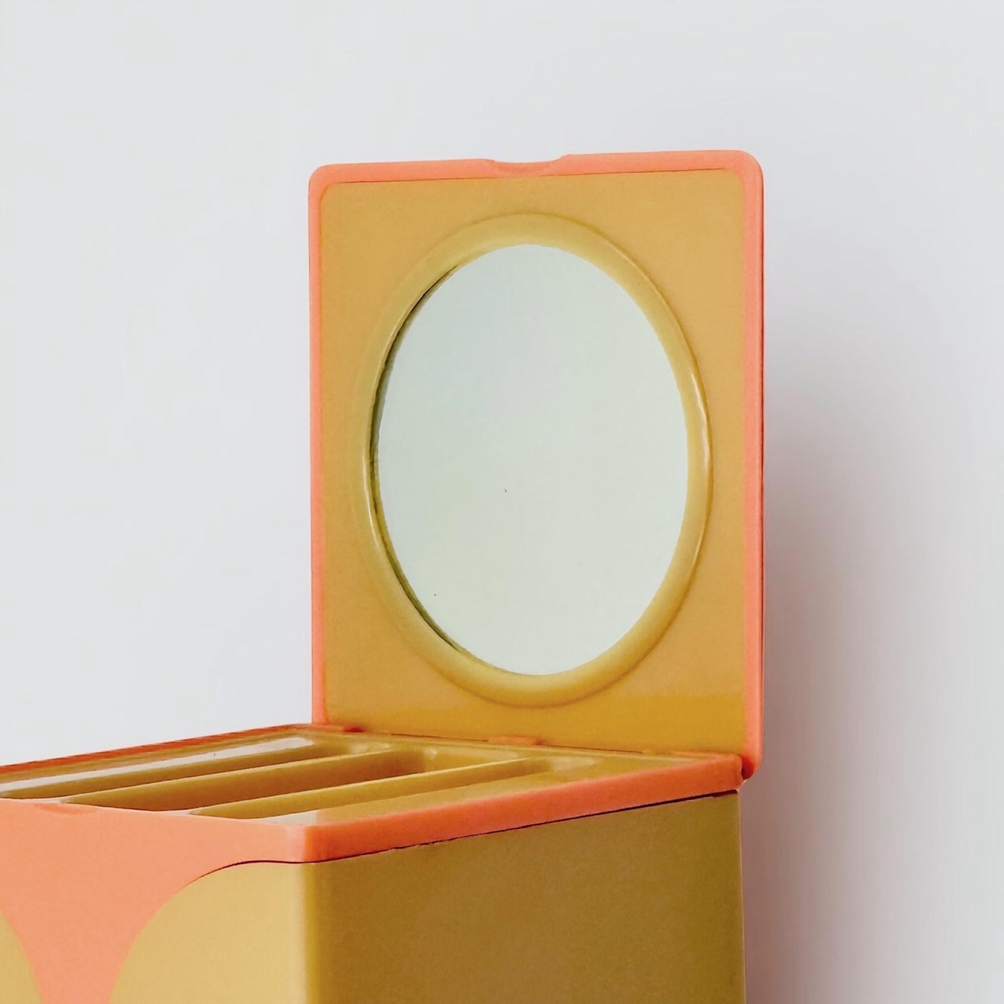 970s Italian Vanity Box – Space Age Plastic Cube with Mirror and Storage For Sale 3