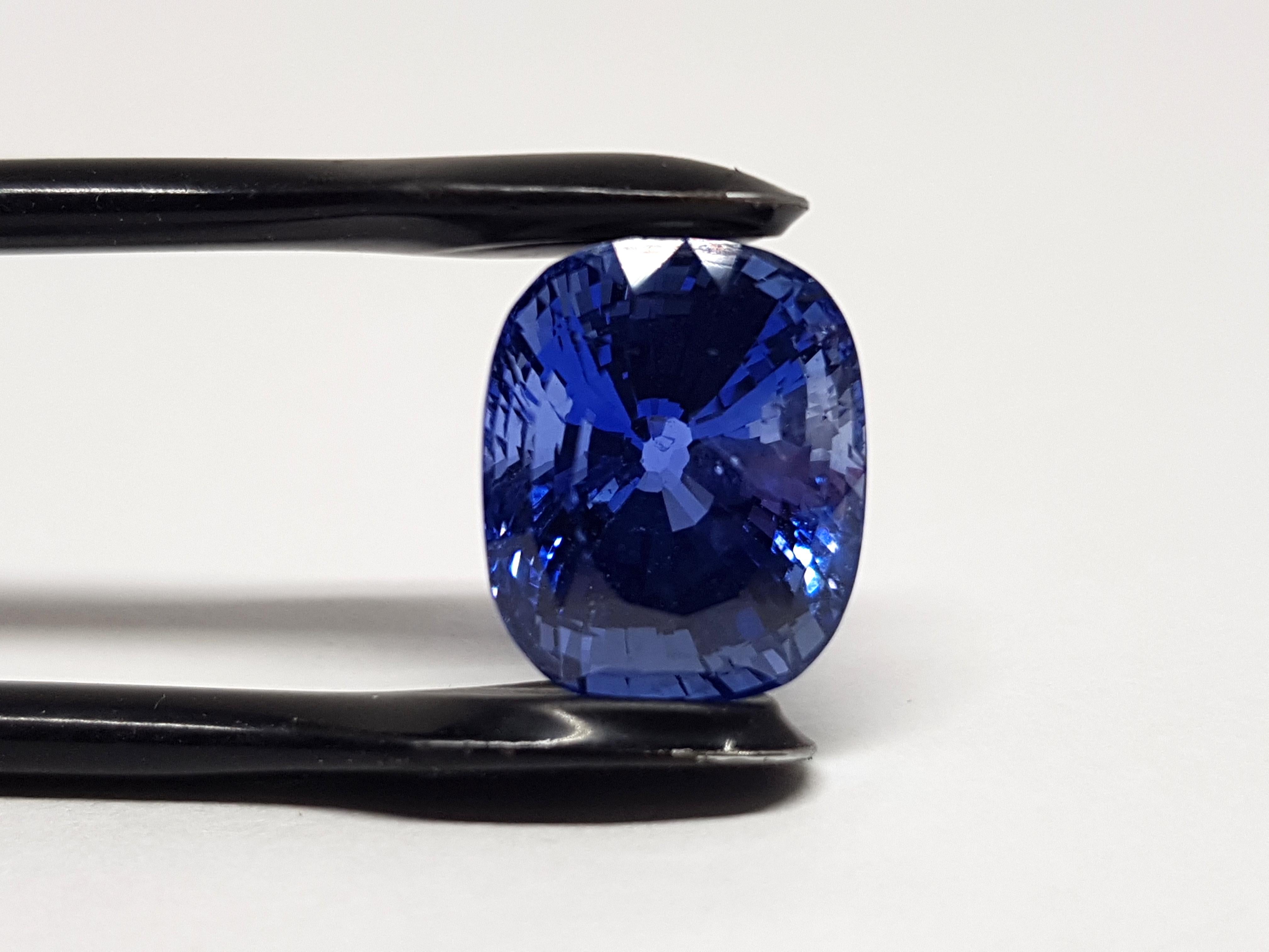 9.71 Carat Sri Lanka Deep Blue Sapphire No Heat For Sale 4