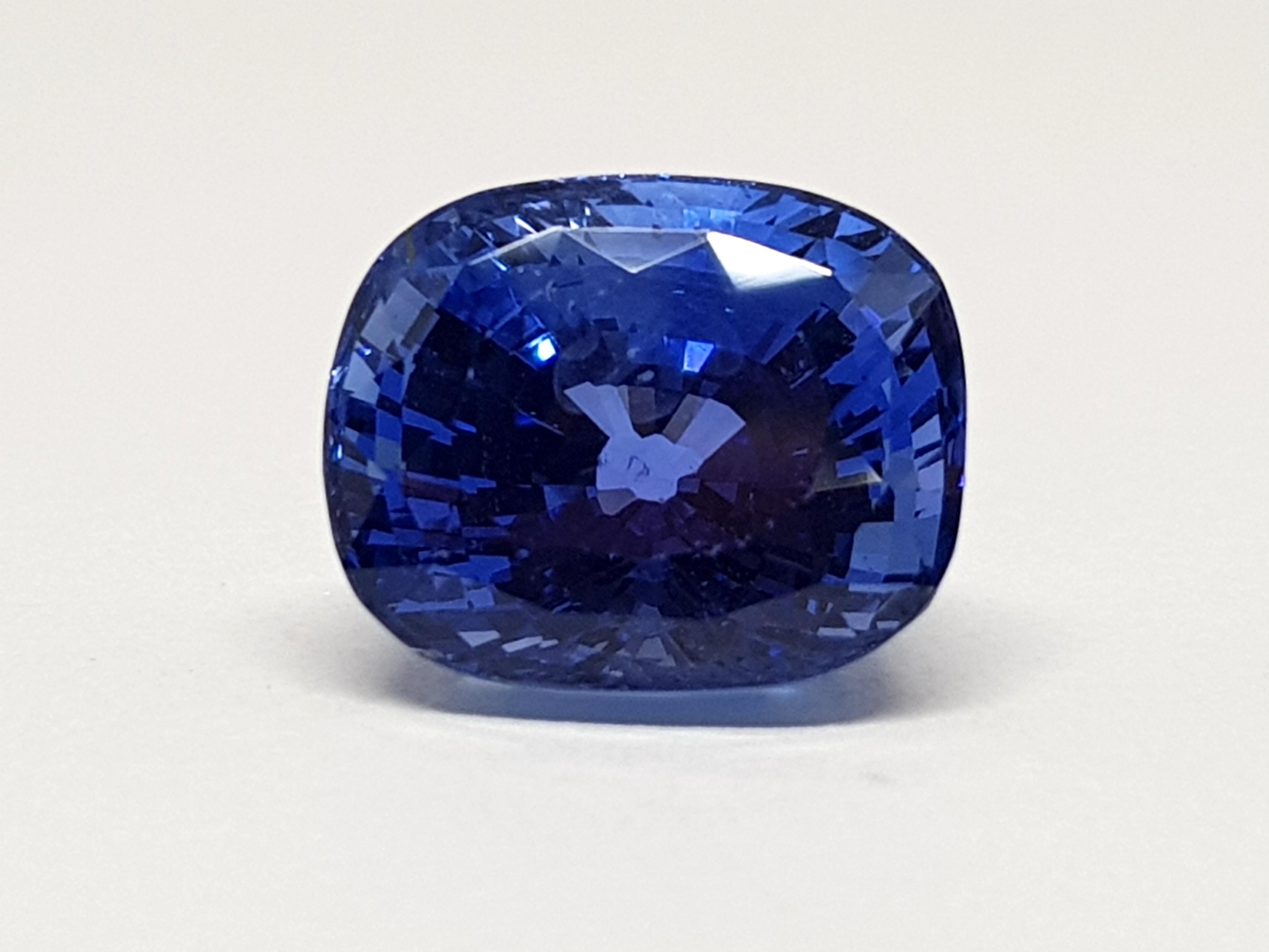 deep blue sapphire stone