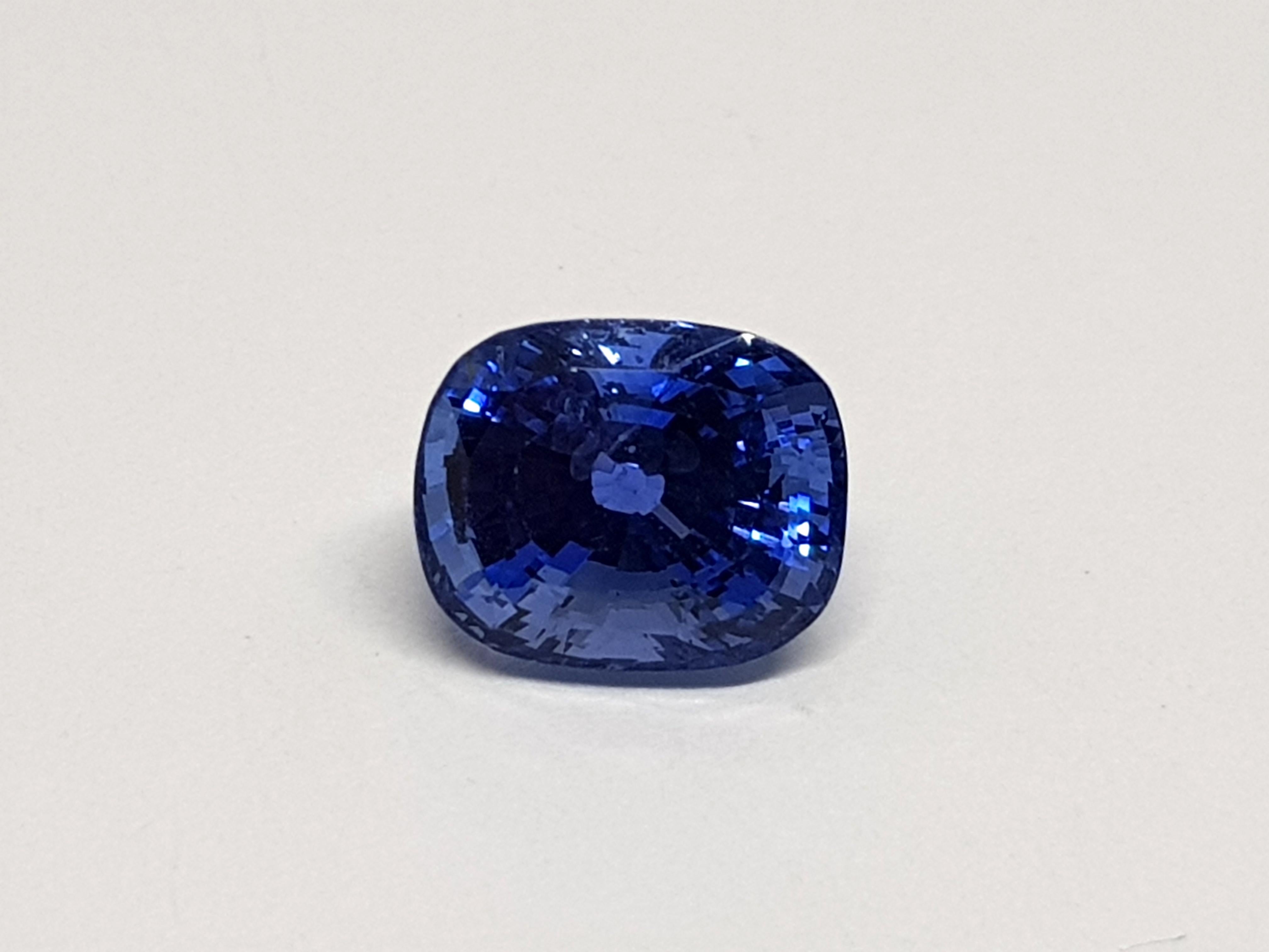 9.71 Carat Sri Lanka Deep Blue Sapphire No Heat In New Condition For Sale In Antwerp, BE