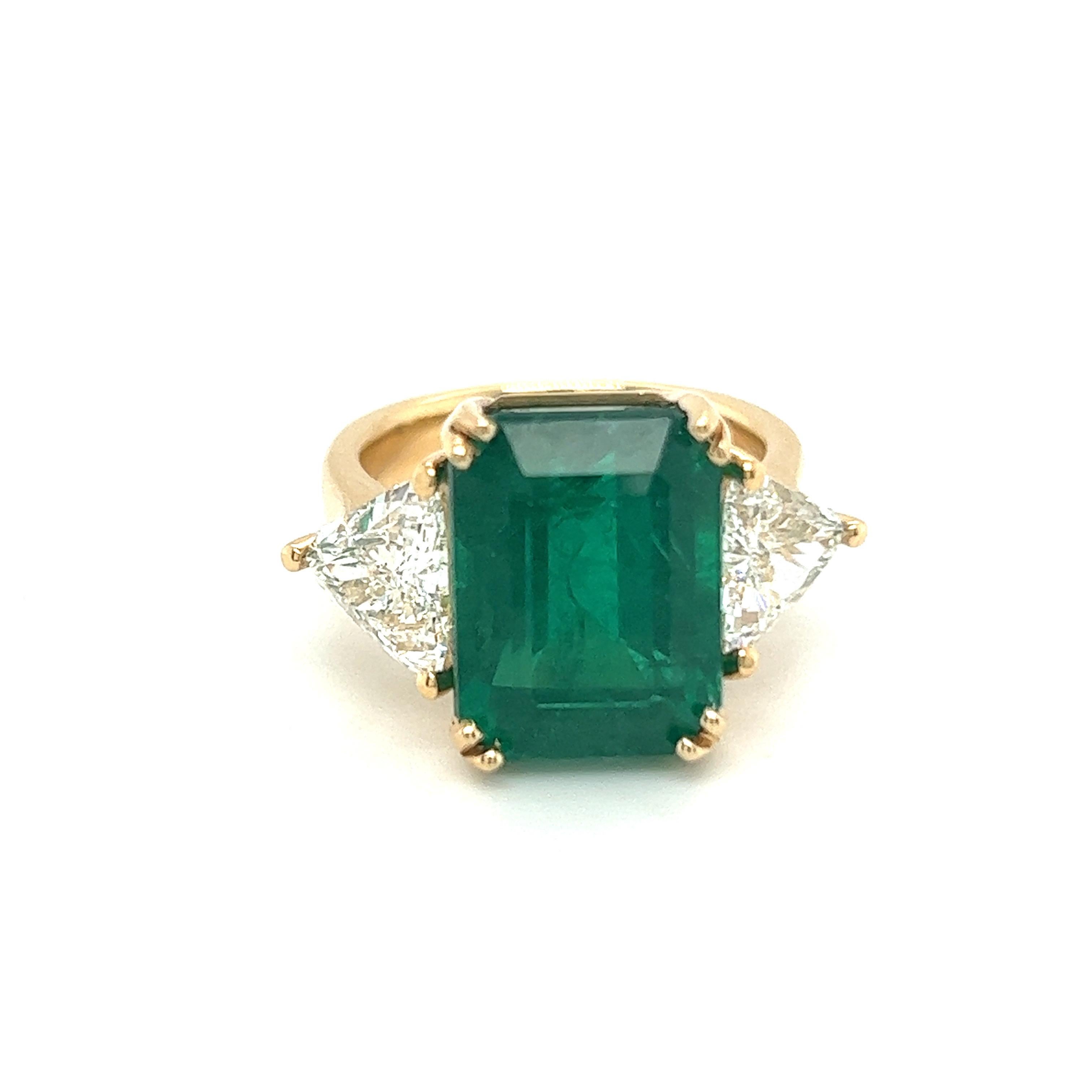 9.72 Carat GIA Certified Emerald Ring with 1.86 Carat SI1 Natural Diamonds For Sale 7