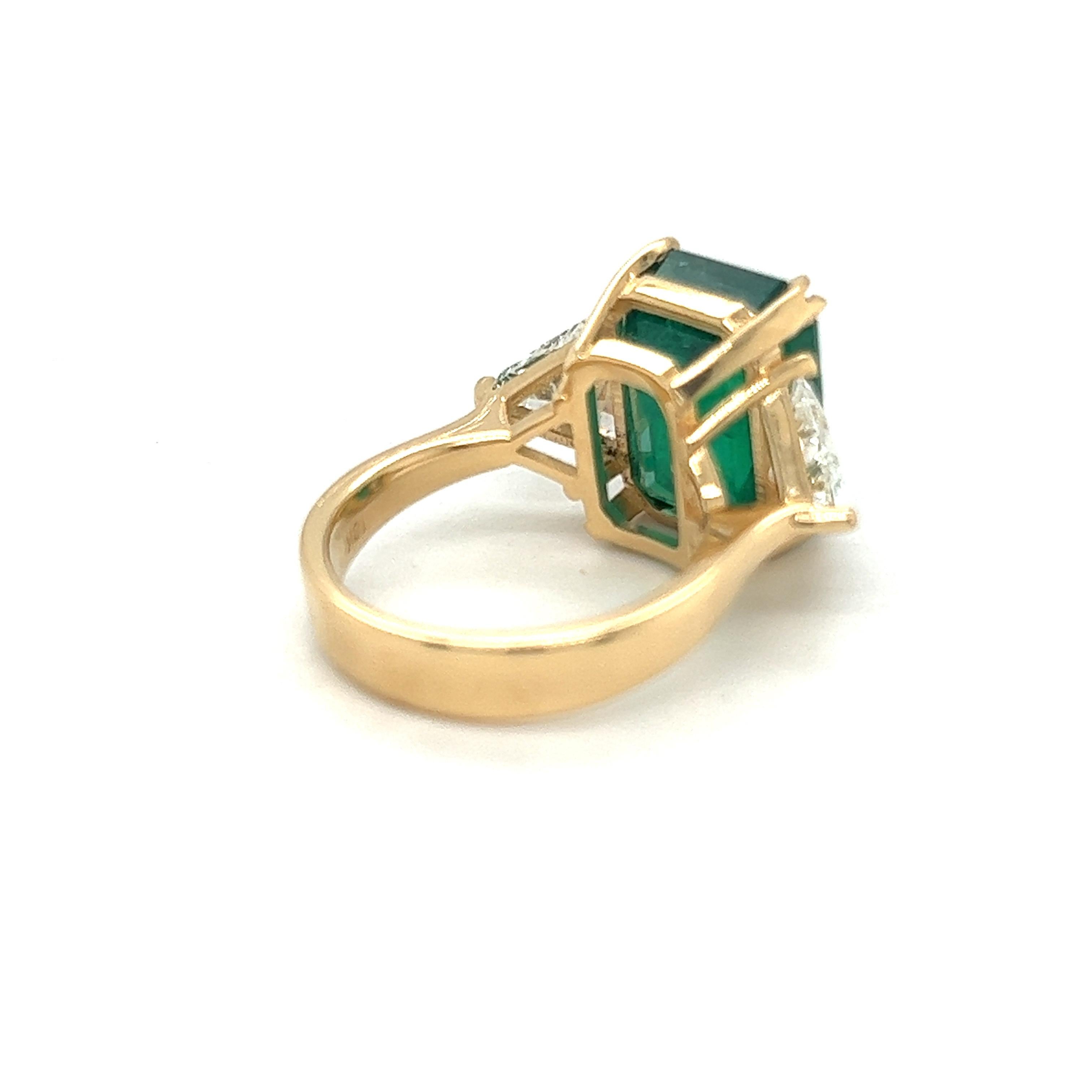 9.72 Carat GIA Certified Emerald Ring with 1.86 Carat SI1 Natural Diamonds For Sale 8