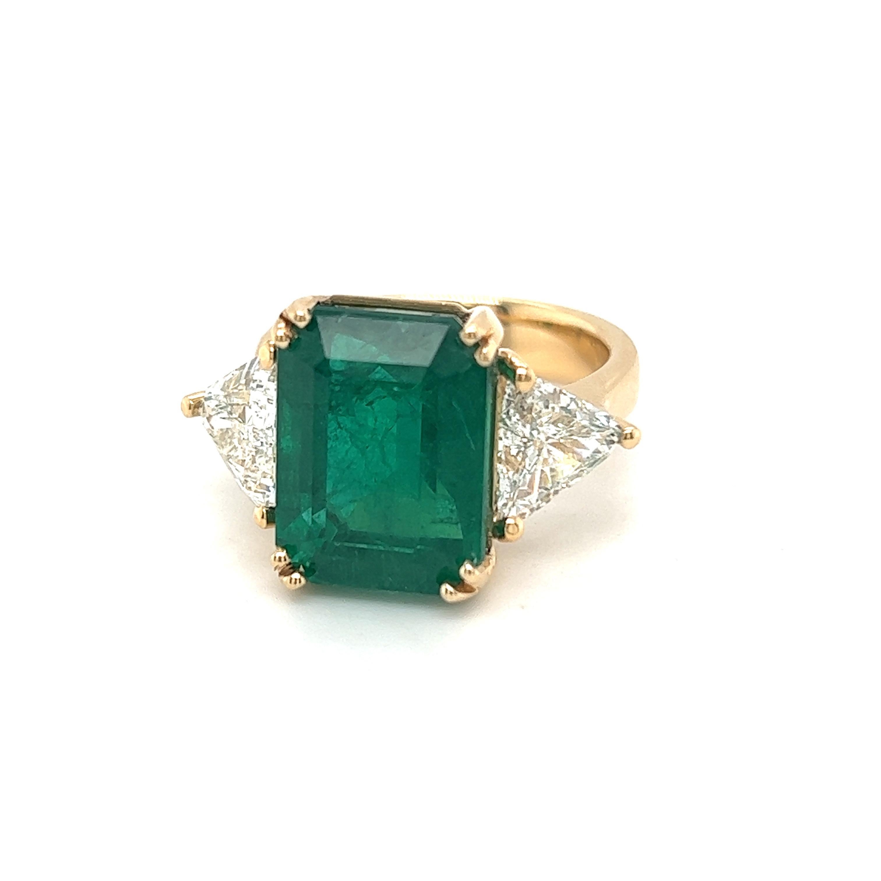 Women's or Men's 9.72 Carat GIA Certified Emerald Ring with 1.86 Carat SI1 Natural Diamonds For Sale