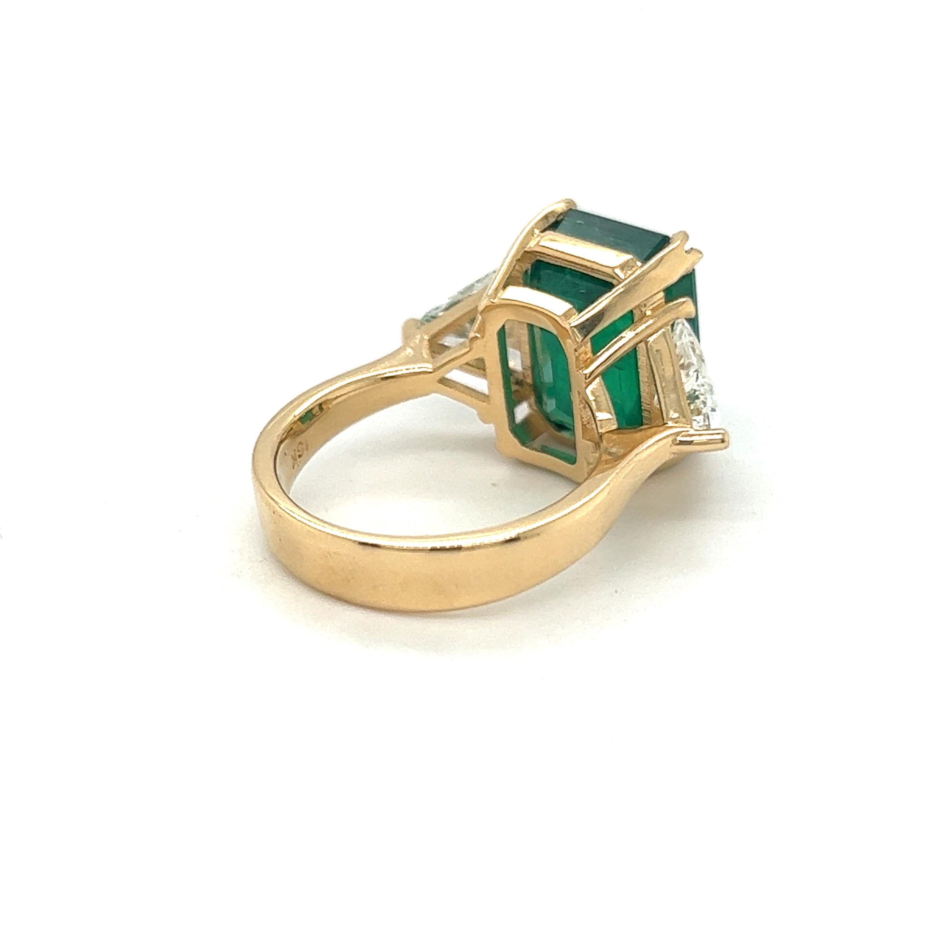 9.72 Carat GIA Certified Emerald Ring with 1.86 Carat SI1 Natural Diamonds For Sale 2