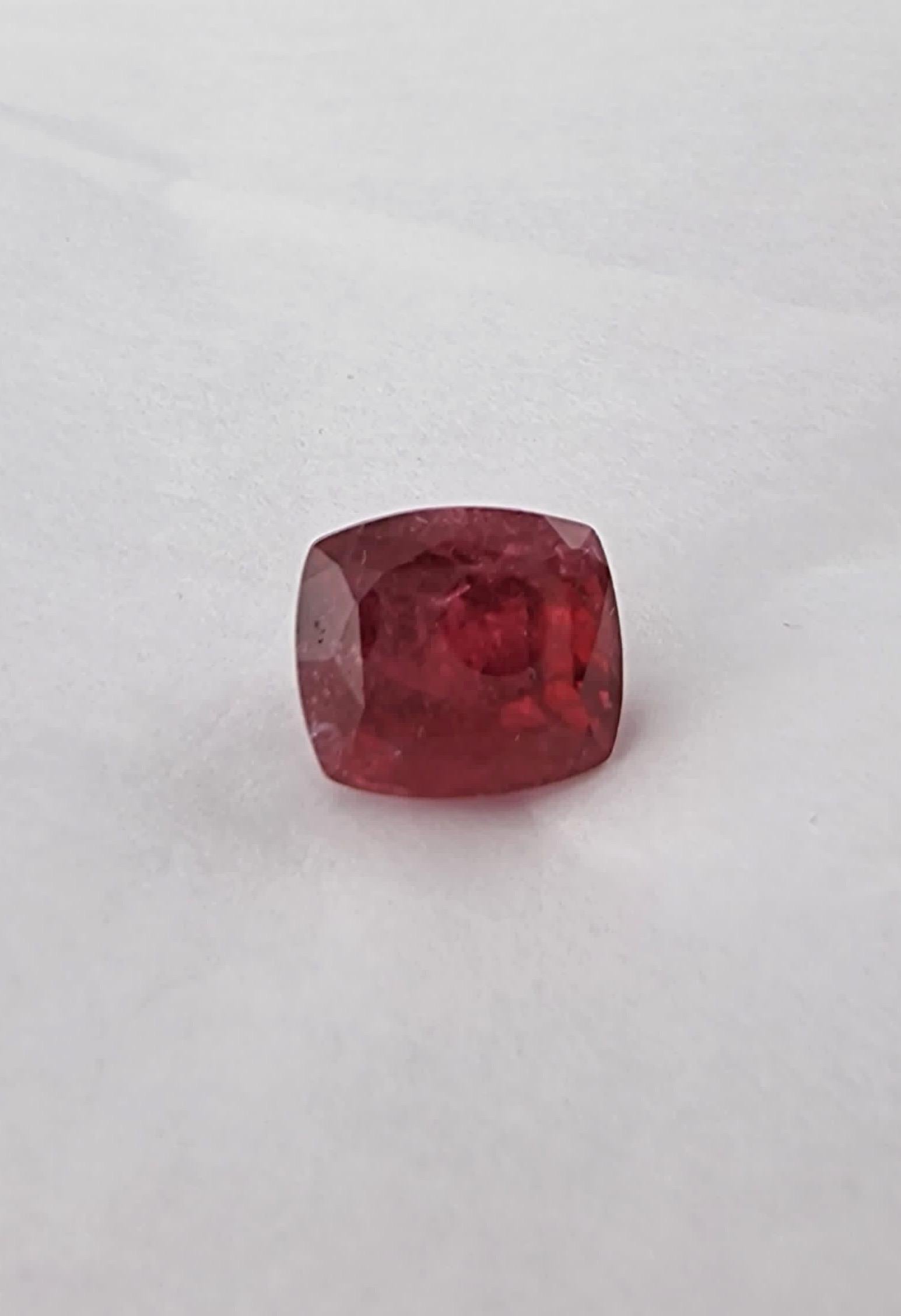 Artisan 9.72ct Rubelite Tourmaline rouge taillée en coussin Gemstone en vente