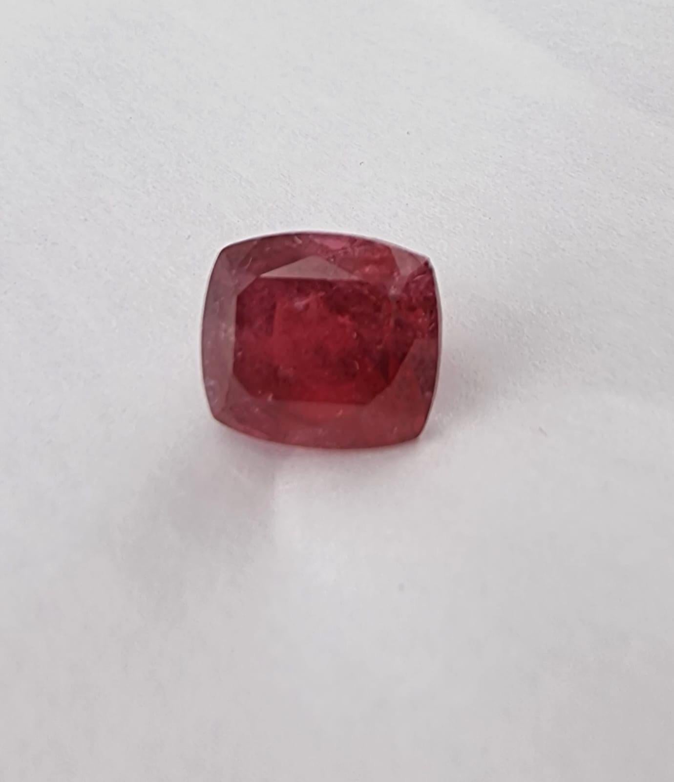 Taille cabochon 9.72ct Rubelite Tourmaline rouge taillée en coussin Gemstone en vente