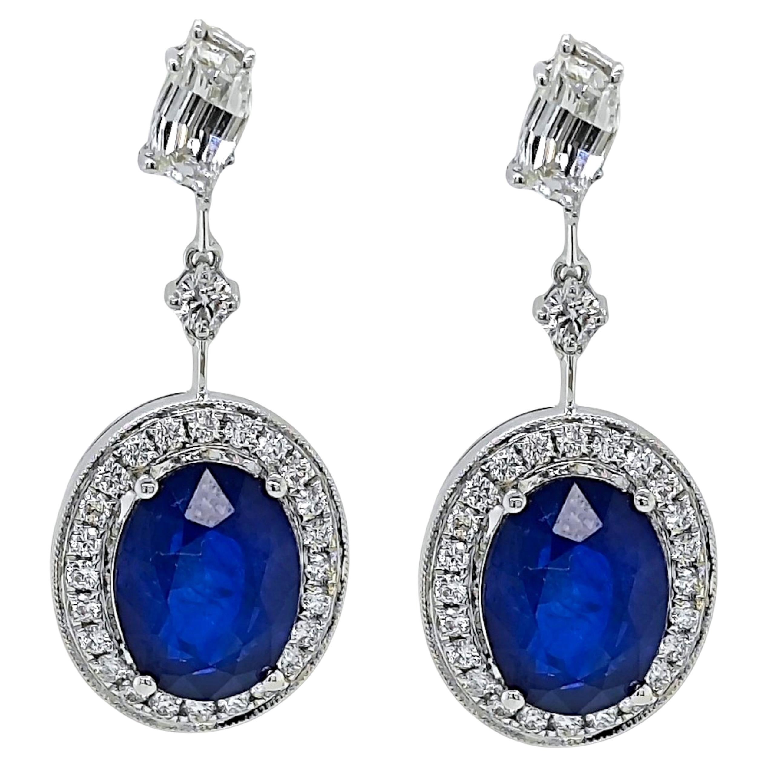 Orecchini in oro bianco con diamanti fantasia e zaffiro blu da 9,73 carati in vendita