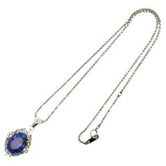 Collana con ciondolo in platino con tanzanite da 9,73 carati e diamanti a corona