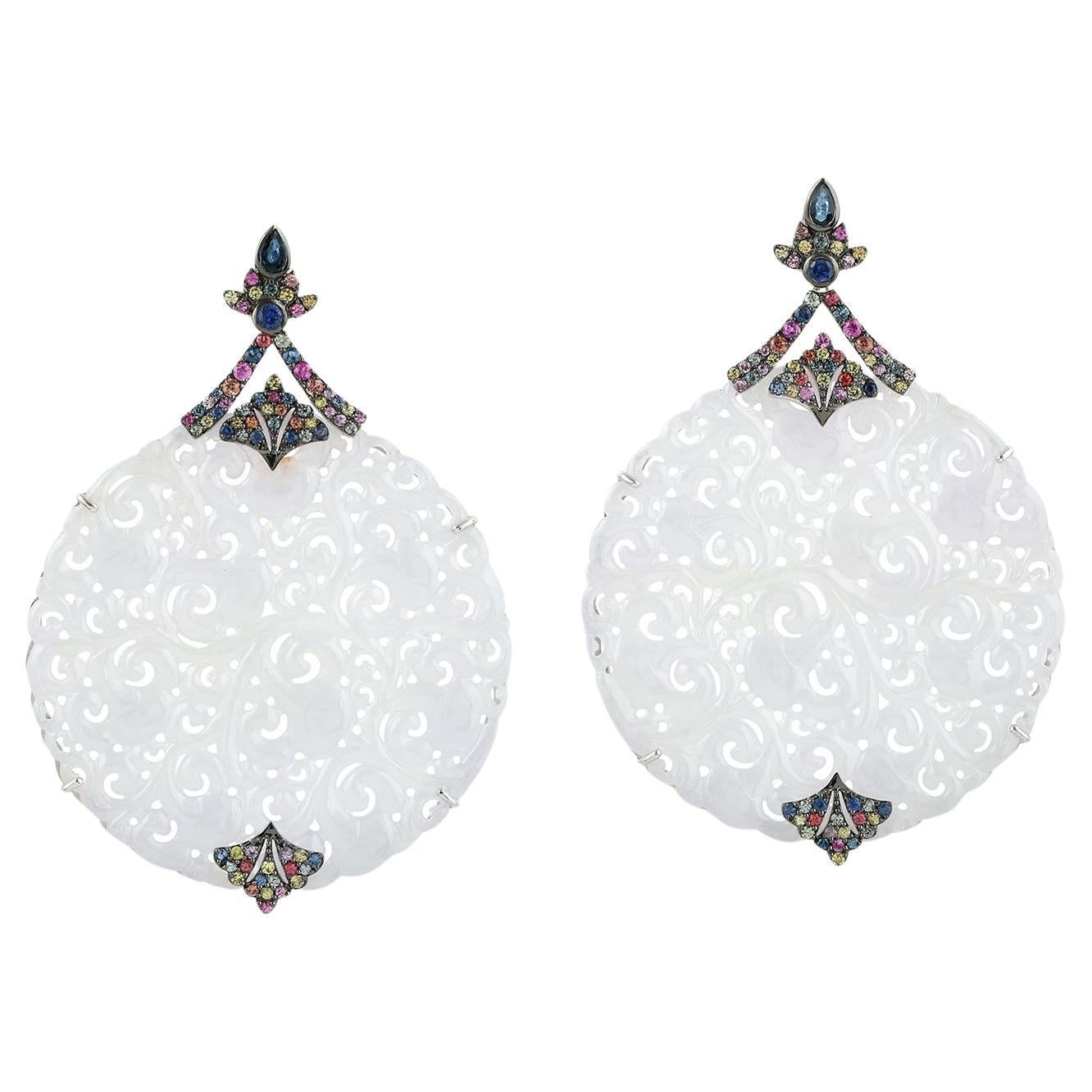 Pendants d'oreilles en or blanc 18 carats sculptés en jade lavande avec saphirs et diamants en vente