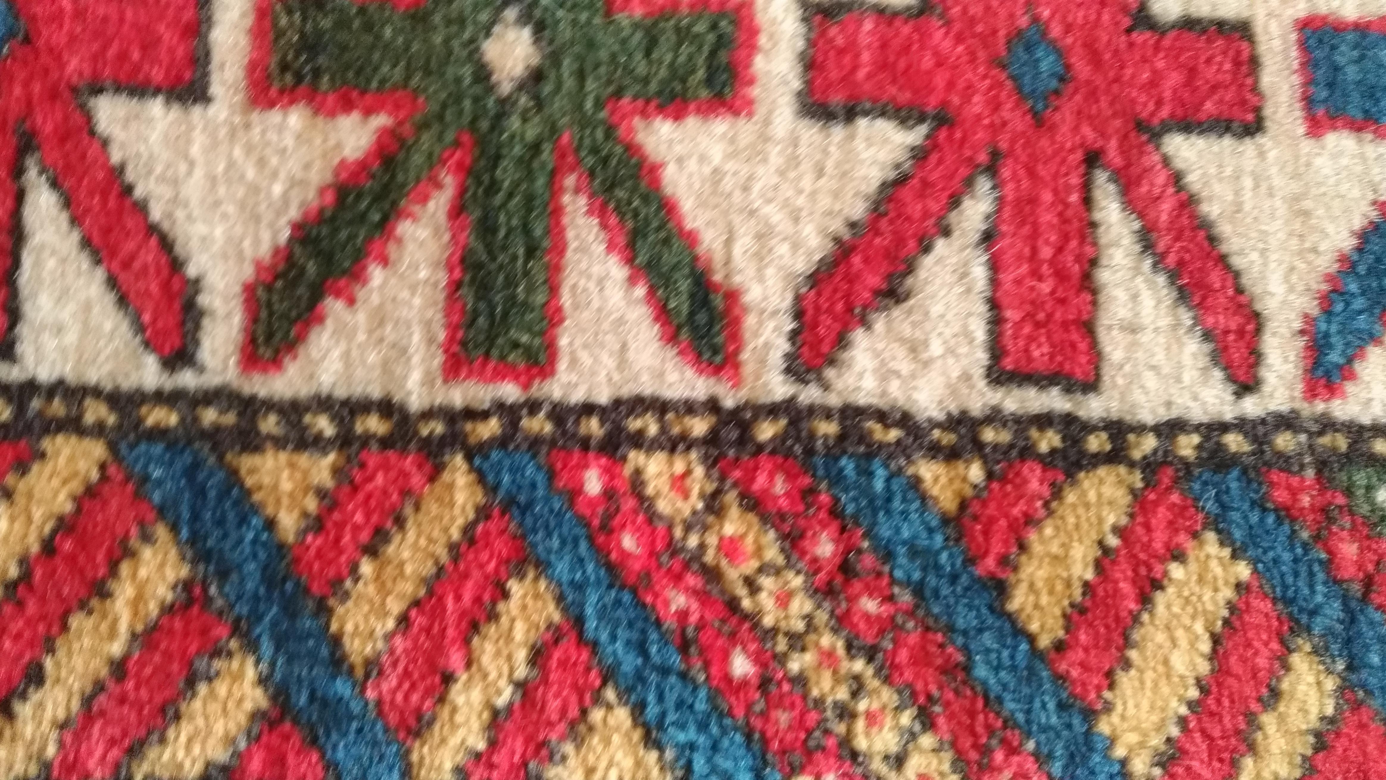 Kaukasischerlish-Teppich aus dem 975-Jahrhundert (Stammeskunst) im Angebot