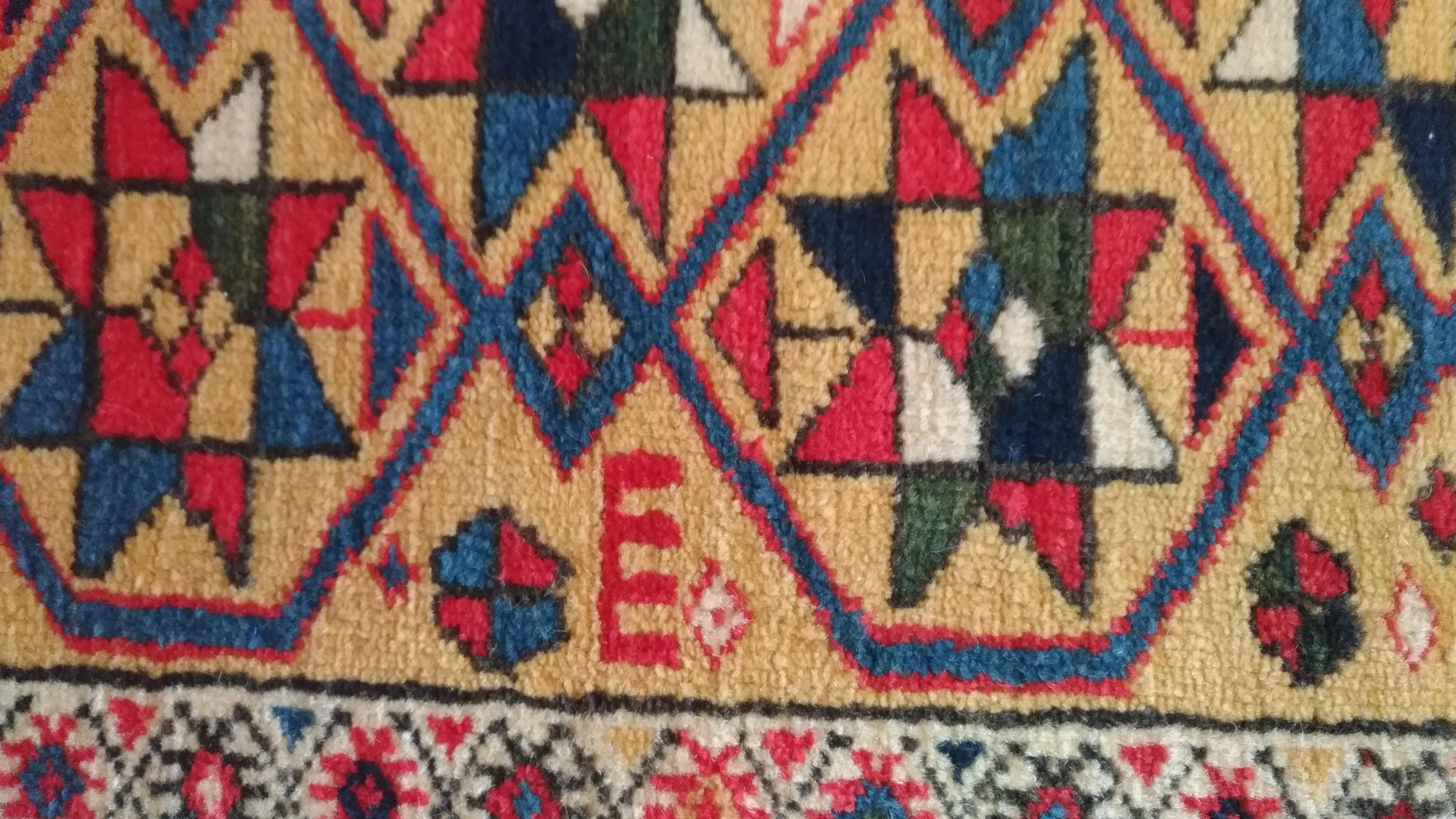 Kaukasischerlish-Teppich aus dem 975-Jahrhundert (Handgeknüpft) im Angebot