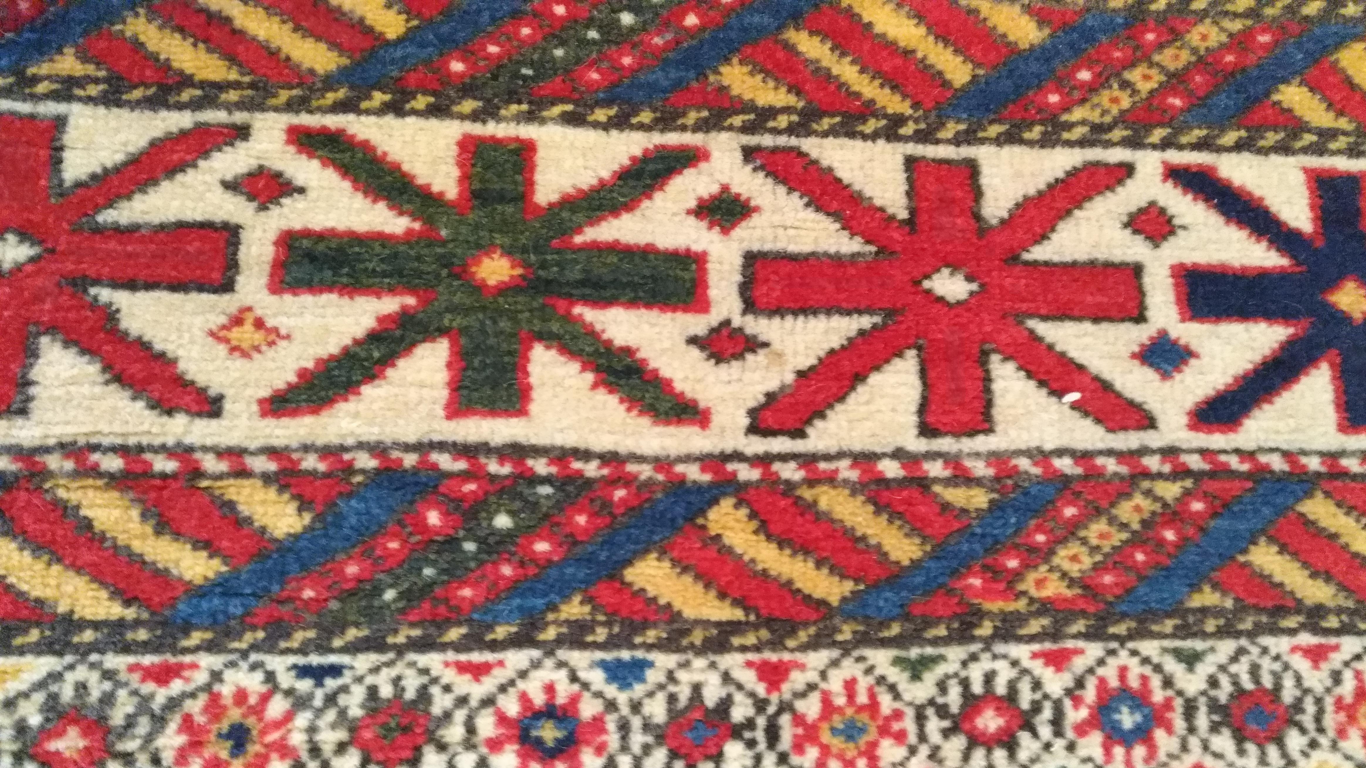 Kaukasischerlish-Teppich aus dem 975-Jahrhundert (Wolle) im Angebot