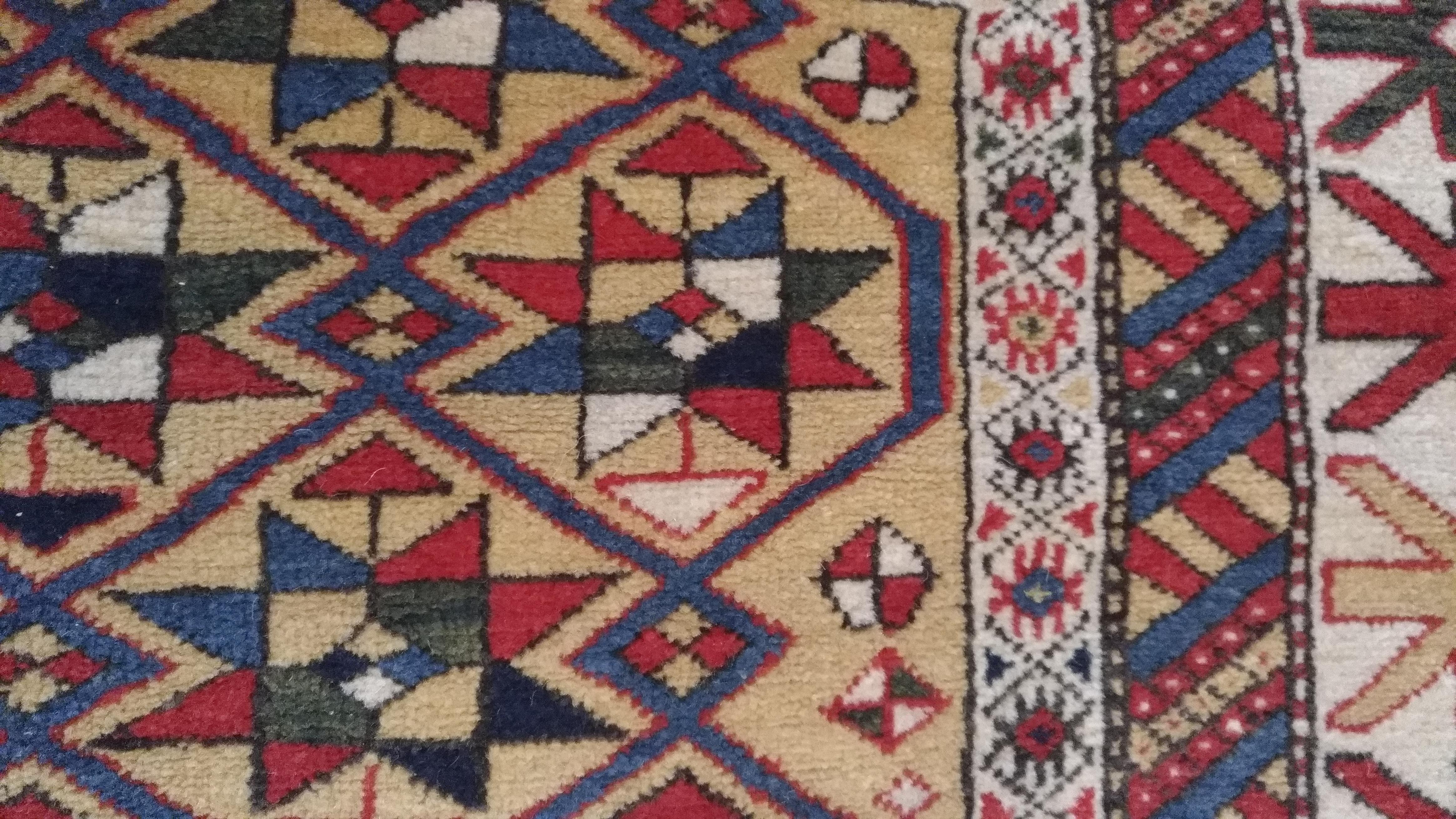 Kaukasischerlish-Teppich aus dem 975-Jahrhundert im Angebot 1