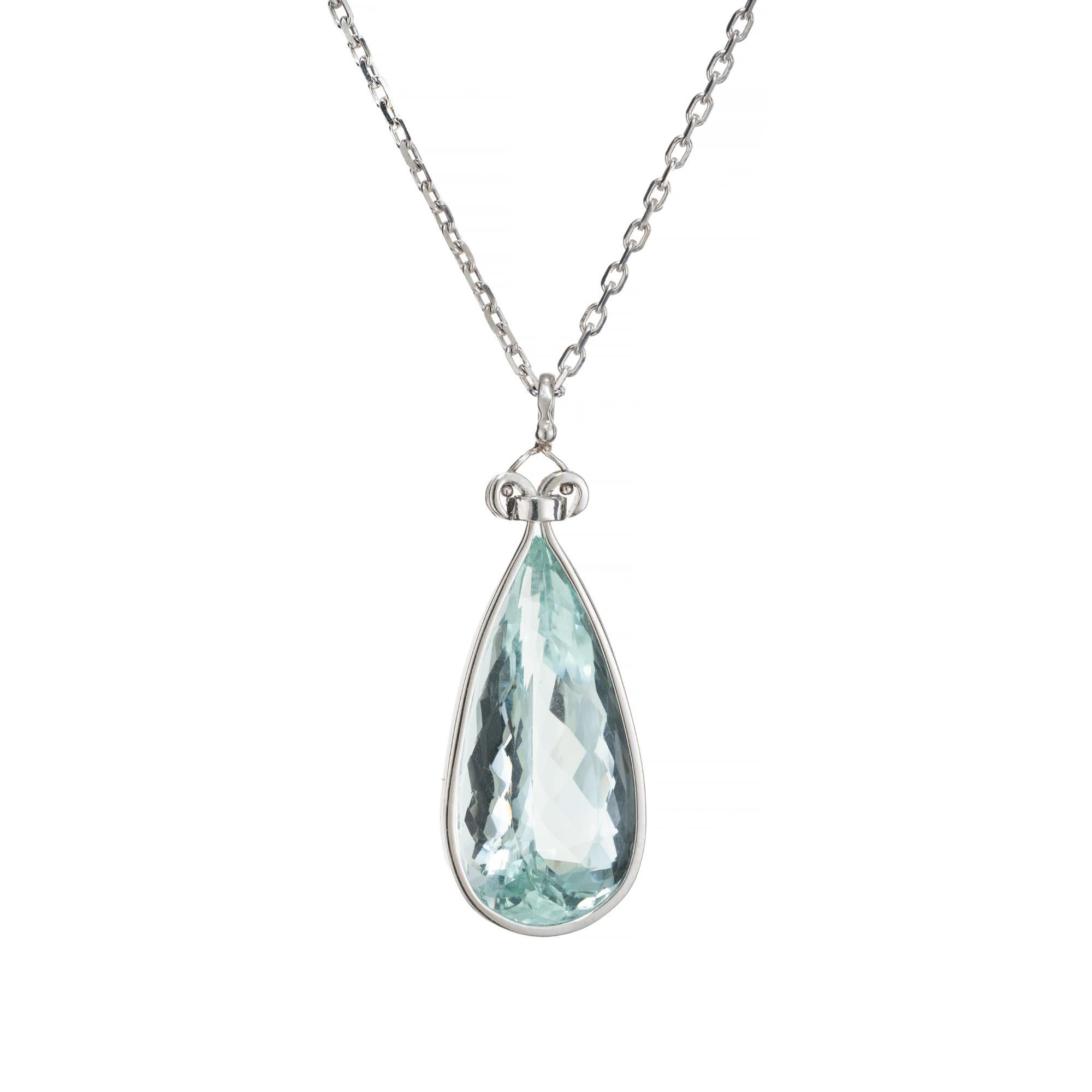 9.75 Carat Aquamarine Diamond Platinum Pendant Necklace In Good Condition For Sale In Stamford, CT