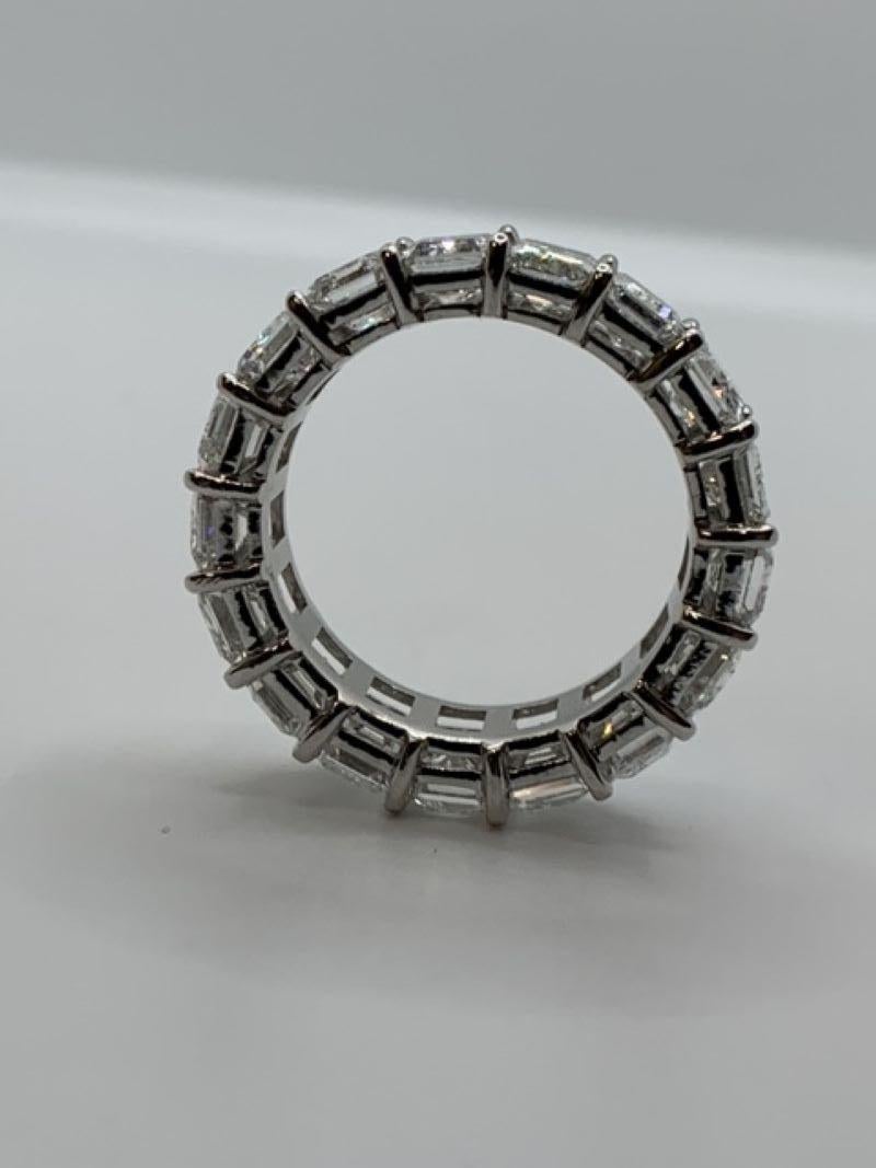 Taille émeraude 9.75 Carat Emerald Cut Diamond Eternity Band Ring (bague d'éternité en diamant) en vente