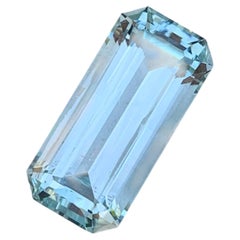 9.75 carati di acquamarina naturale sfusa di forma smeraldina