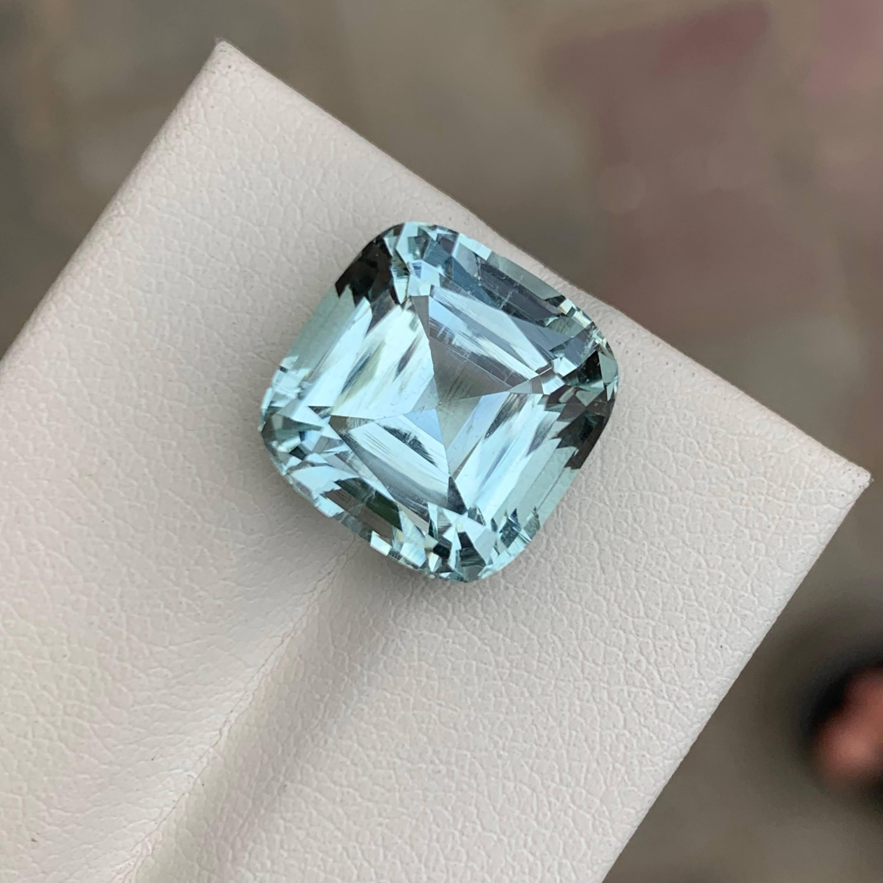 Peso 9,75 quilates
Dimensiones 13,1x12,8x9,1 mm
Tratamiento Ninguno 
Origen Pakistán 
Claridad  VVS
Cojín de forma
NA



Esta preciosa gema de aguamarina natural de 9,75 quilates muestra un tono azul sereno y luminoso, que recuerda a las aguas