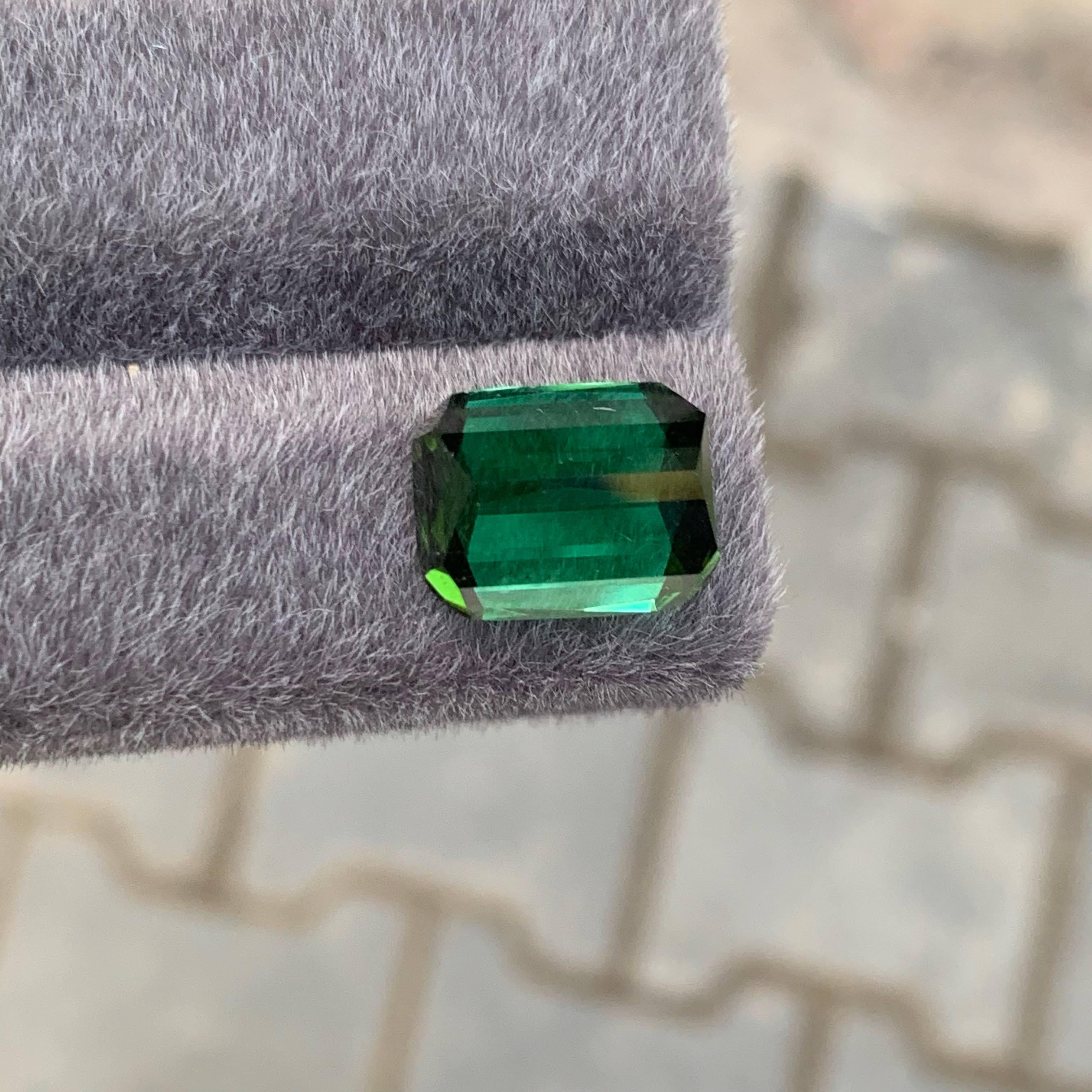 9.75 carati di tormalina verde naturale sfusa di alta qualità con taglio a cuscino Gemma afgana In condizioni Nuovo in vendita a Bangkok, TH