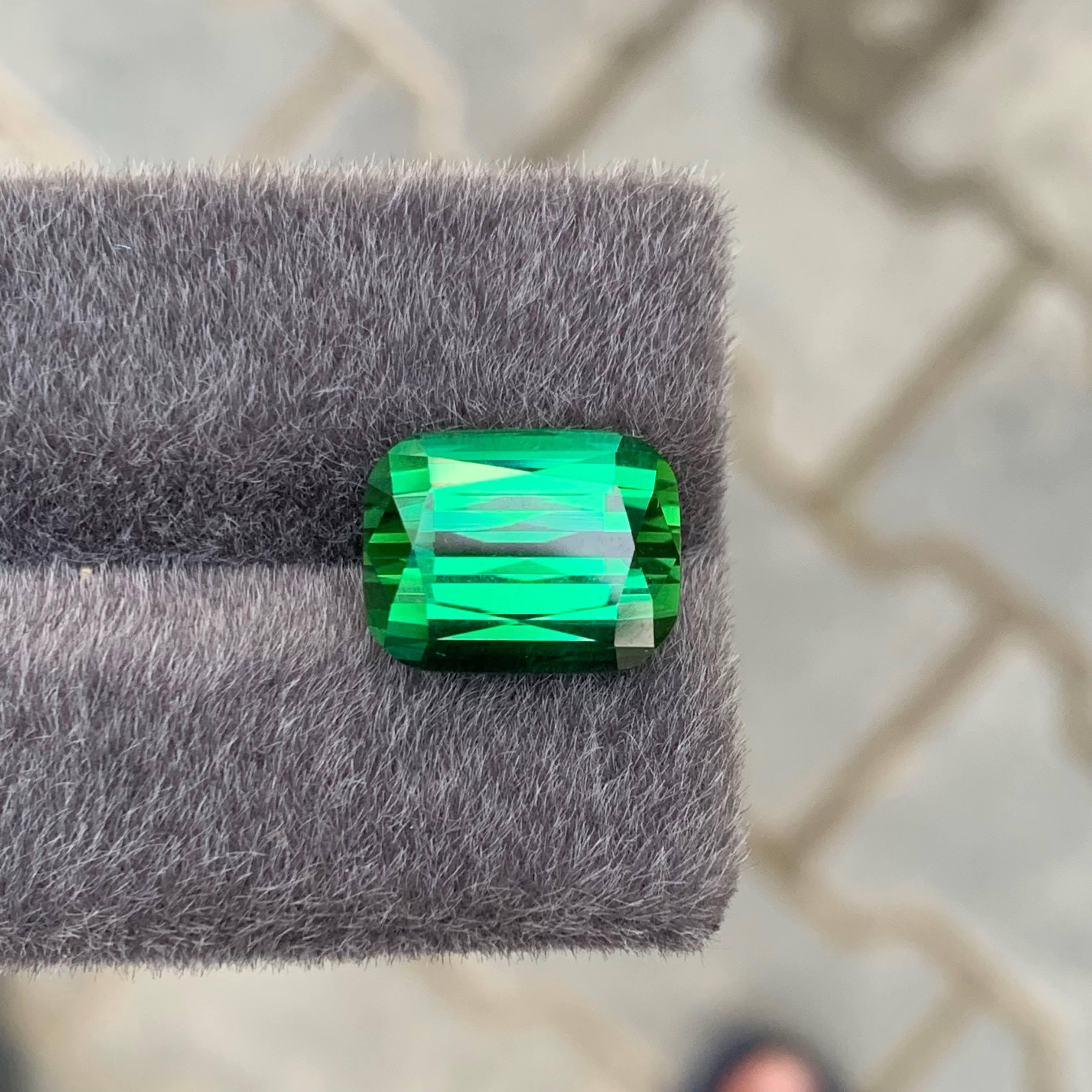 9.75 carati di tormalina verde naturale sfusa di alta qualità con taglio a cuscino Gemma afgana in vendita 3